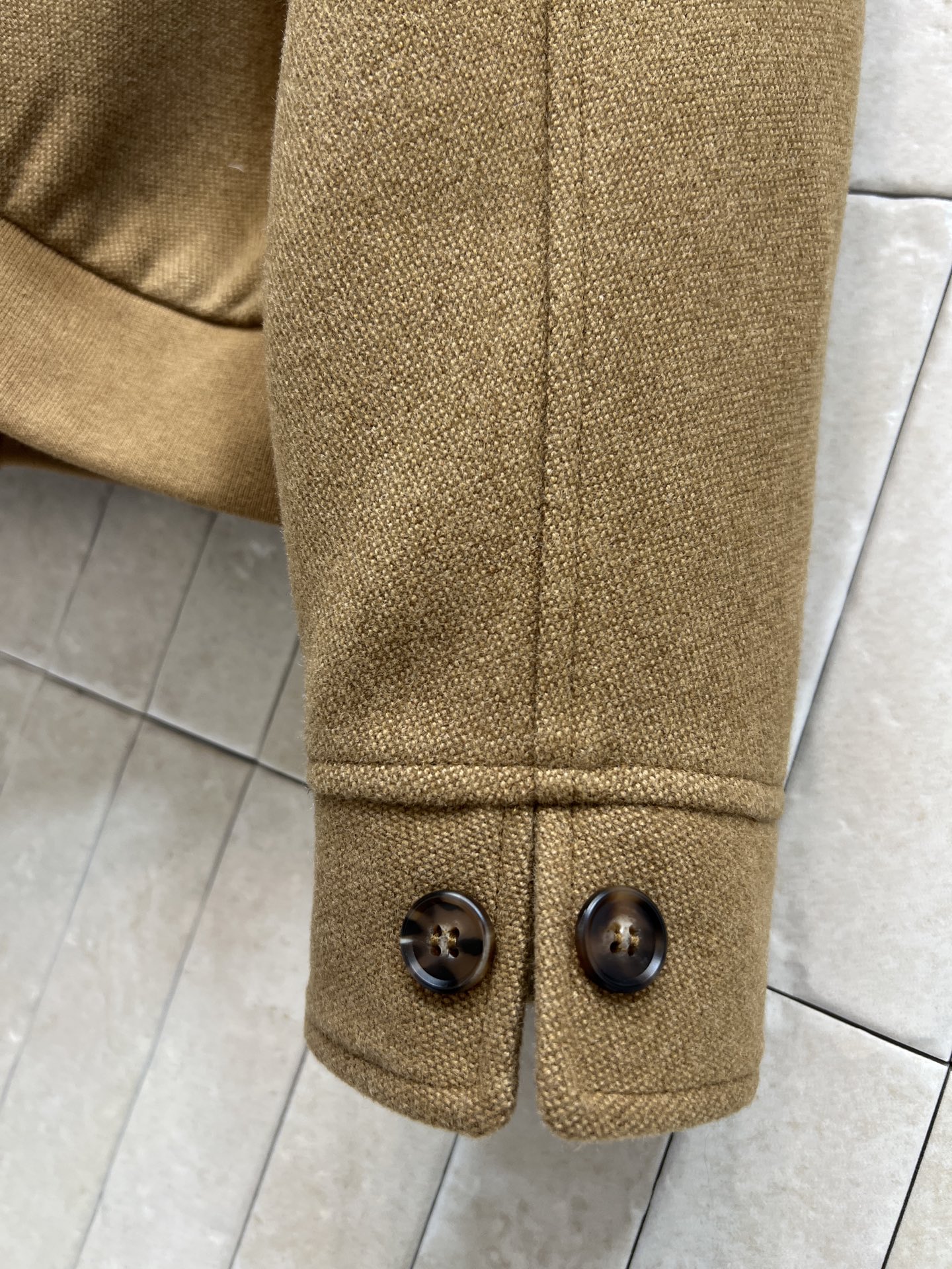 MIU家 25秋冬新款 翻领毛呢飞行员夹克外套 翻领宽松版型干练帅气 刺绣字母Logo点缀 时髦又高级 