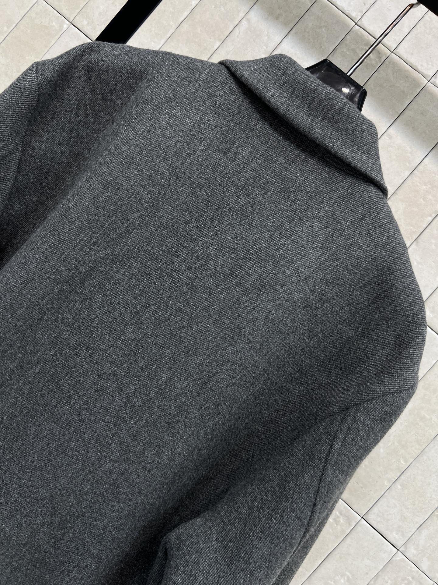 MIU家 25秋冬新款 翻领毛呢飞行员夹克外套 翻领宽松版型干练帅气 刺绣字母Logo点缀 时髦又高级 