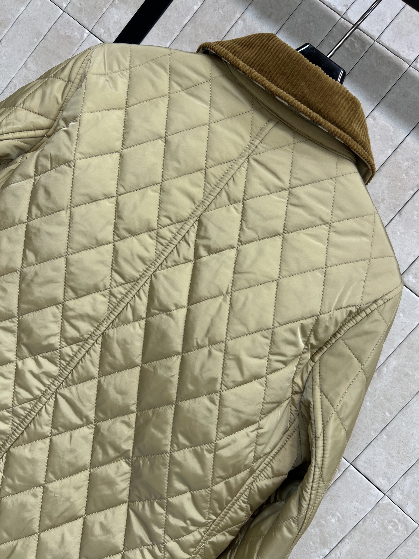 BUR 25秋冬新款 灯芯绒翻领拼接衍缝格子夹棉外套 亮眼装饰灯芯绒衣领 进口机器衍缝对格工艺 小棉服上