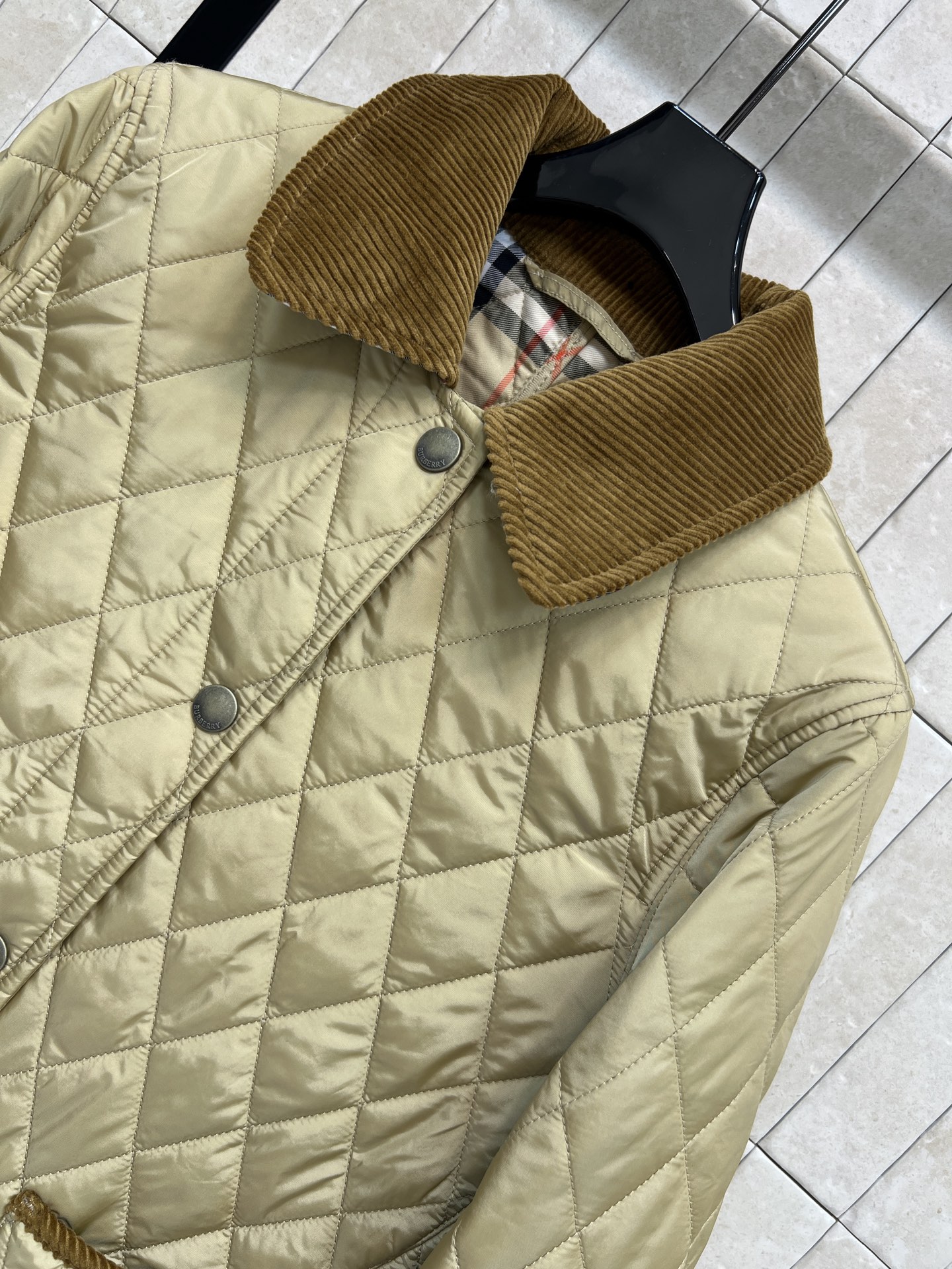 BUR 25秋冬新款 灯芯绒翻领拼接衍缝格子夹棉外套 亮眼装饰灯芯绒衣领 进口机器衍缝对格工艺 小棉服上