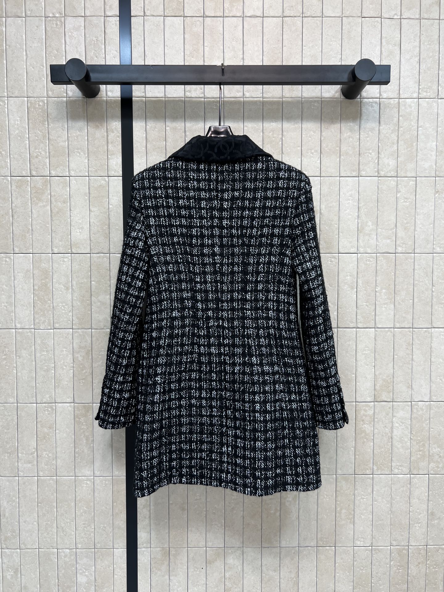 小香家 25秋冬新款 翻领粗花呢外套 时髦千金的氛围感穿搭 复古的法式优雅 一整个高级住了 拼接的log