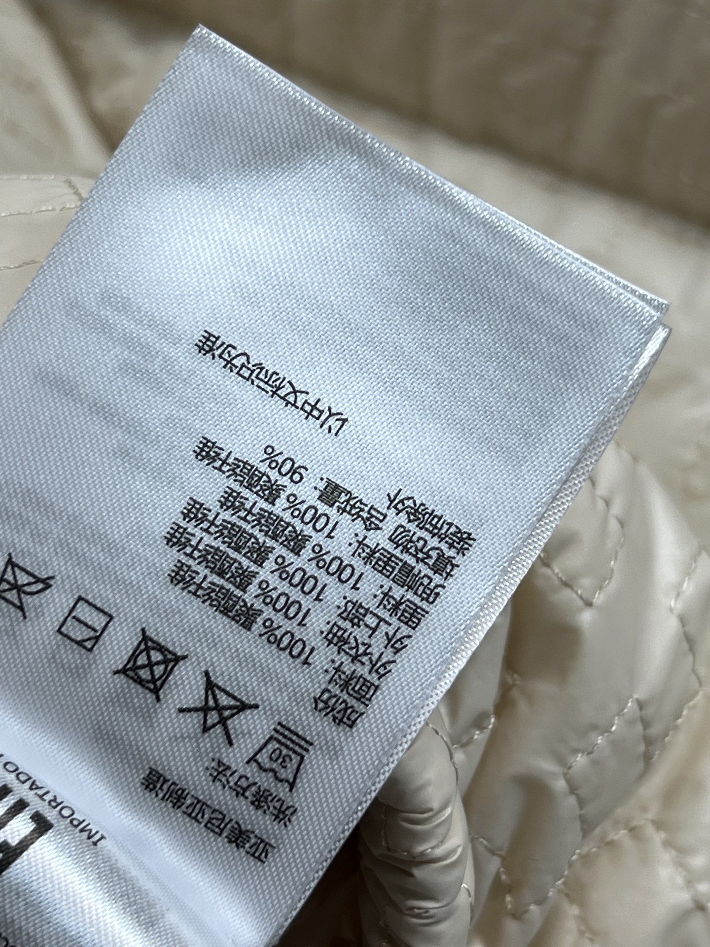 M家 25秋冬新款 几何绗缝连帽羽绒服立领连帽版型防风酷帅超有型 国标90绒填充 保暖力满分漆 重工几何