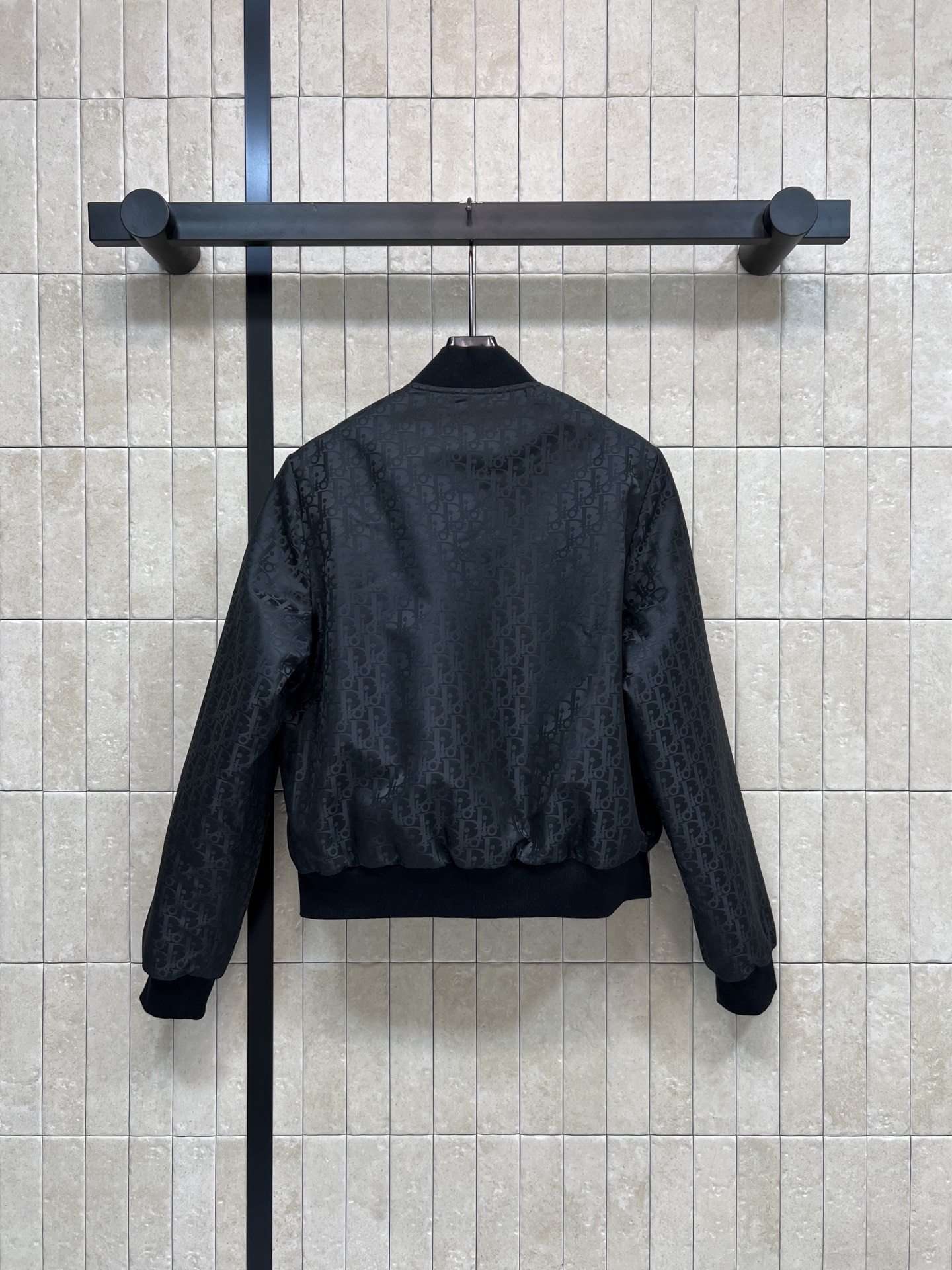 D家 25秋冬新款 D字母印花夹克棉服 立领拉链短款外套 采用logo提花面料拼接层次感 衣领衣摆袖口做