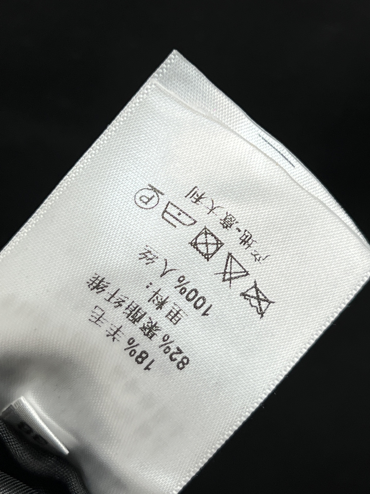 D家 25秋冬新款 金属logo徽标立领夹克外套 拉链设计+胸前金属logo徽标 低调中透着奢华感 两侧