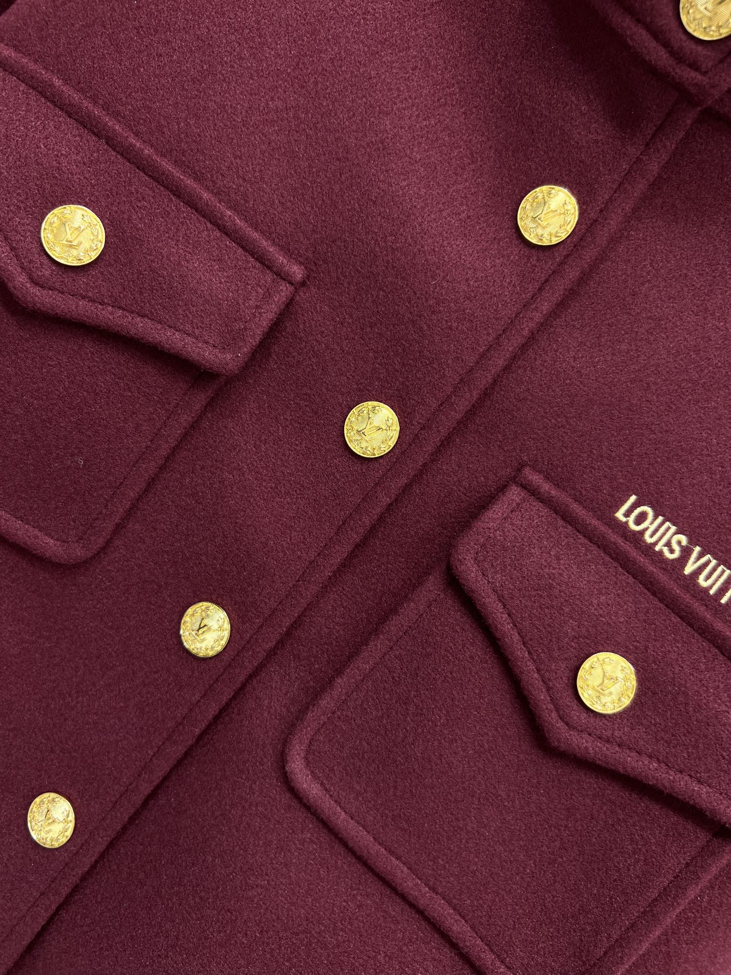 L家 25秋冬新款 金属扣毛呢立领夹克外套 立领设计+定制logo图案金色纽扣 简约又有细节 秋冬穿超合