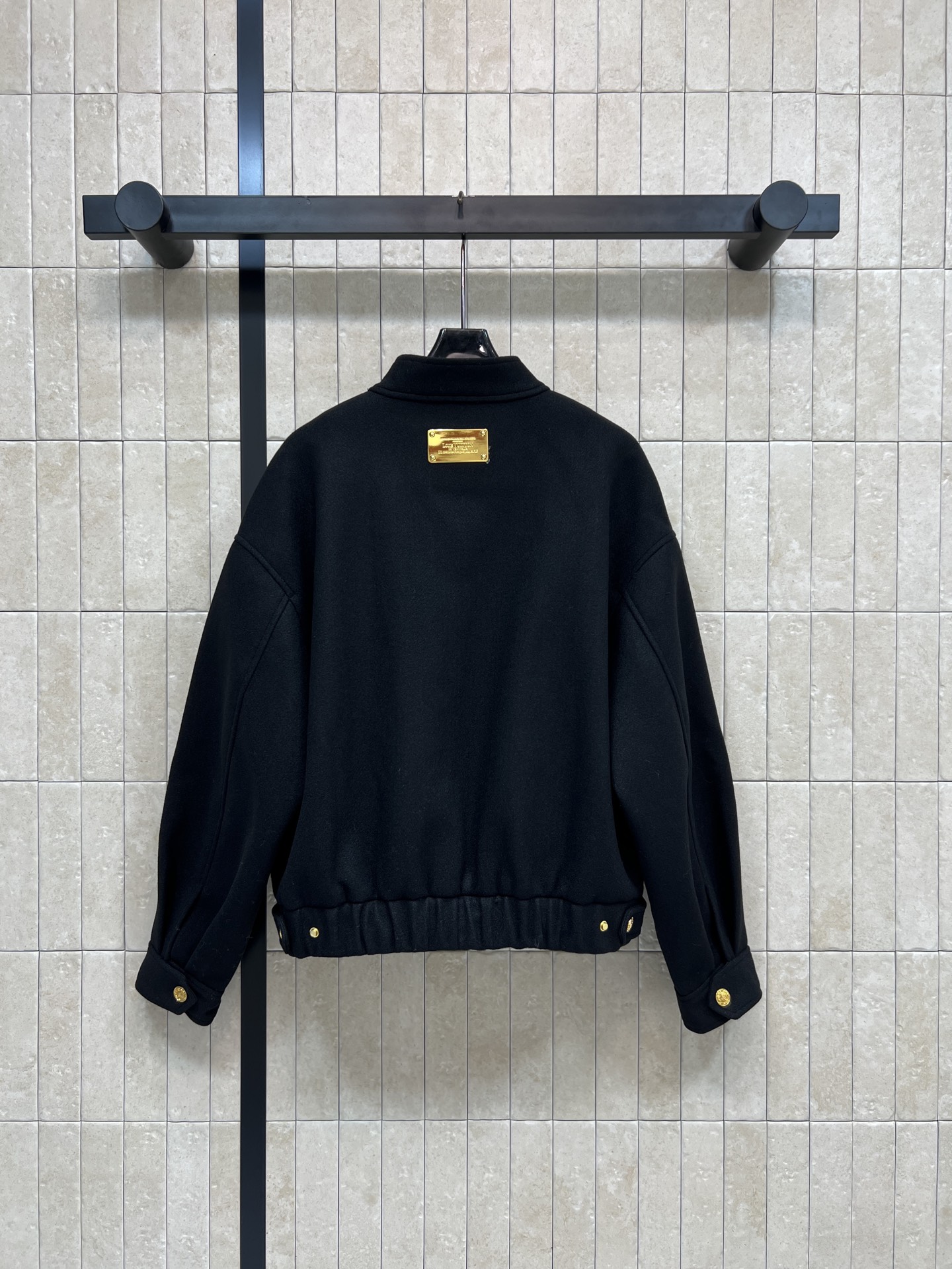 L家 25秋冬新款 金属扣毛呢立领夹克外套 立领设计+定制logo图案金色纽扣 简约又有细节 秋冬穿超合