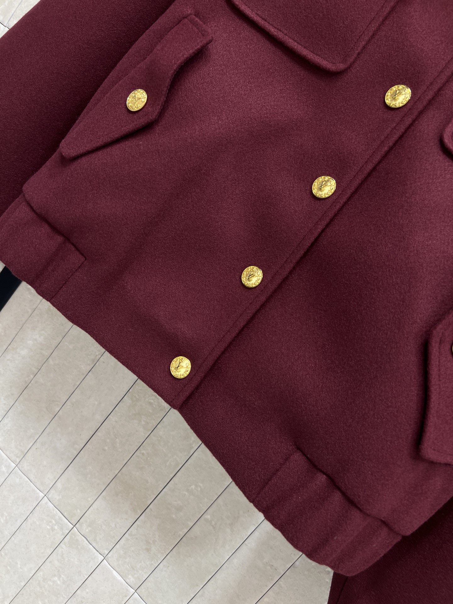 L家 25秋冬新款 金属扣毛呢立领夹克外套 立领设计+定制logo图案金色纽扣 简约又有细节 秋冬穿超合