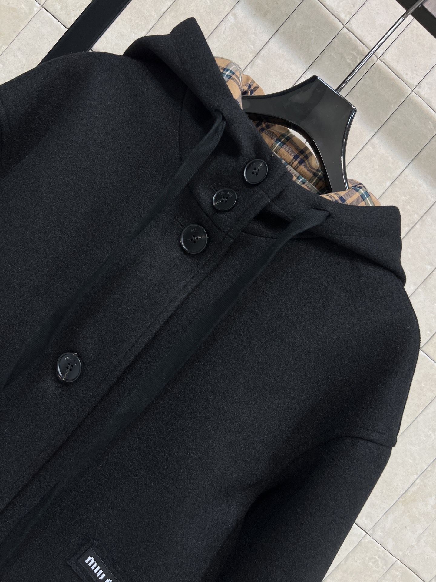 MIU家 25秋冬新款 连帽大衣 版型挺括有型 高品质羊毛材质 保暖力满分 秋冬穿超合适涨 帽子内衬经典