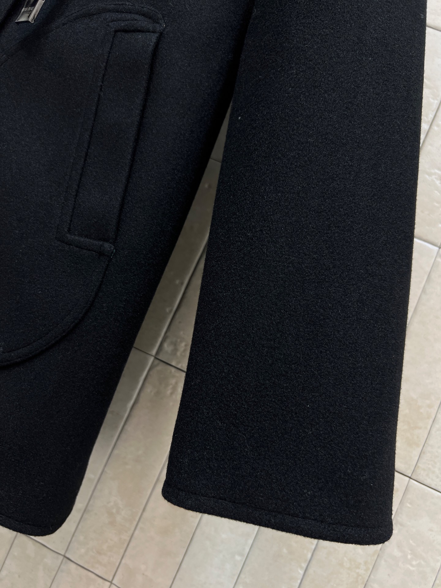 MIU家 25秋冬新款 连帽大衣 版型挺括有型 高品质羊毛材质 保暖力满分 秋冬穿超合适涨 帽子内衬经典