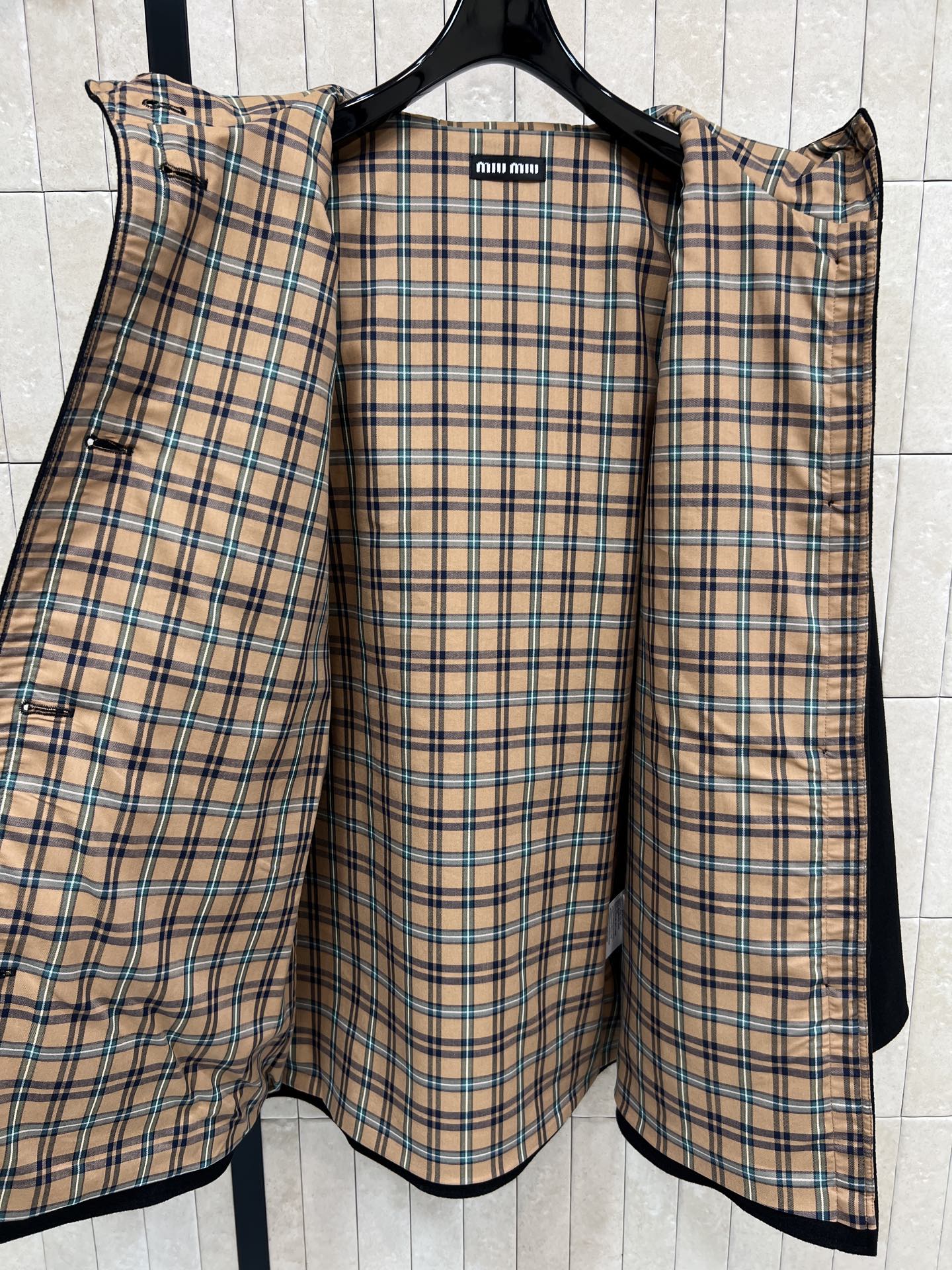 MIU家 25秋冬新款 连帽大衣 版型挺括有型 高品质羊毛材质 保暖力满分 秋冬穿超合适涨 帽子内衬经典