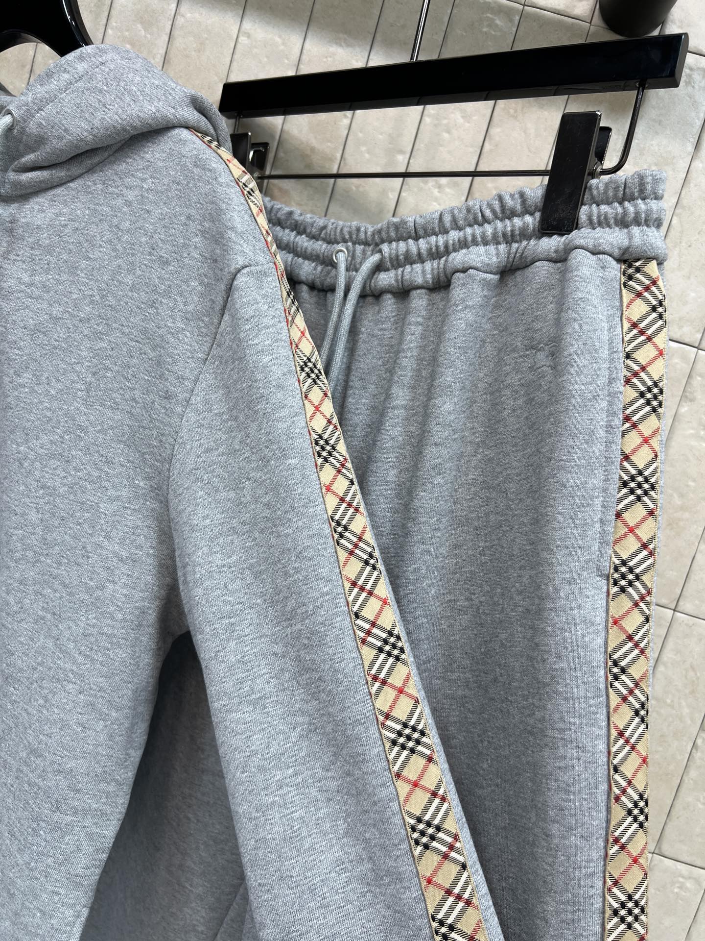 BUR家 25秋冬新款 格纹拼接休闲套装 连帽卫衣+高腰休闲裤 一套搭配上身帅气又时尚休闲 经典的版型百