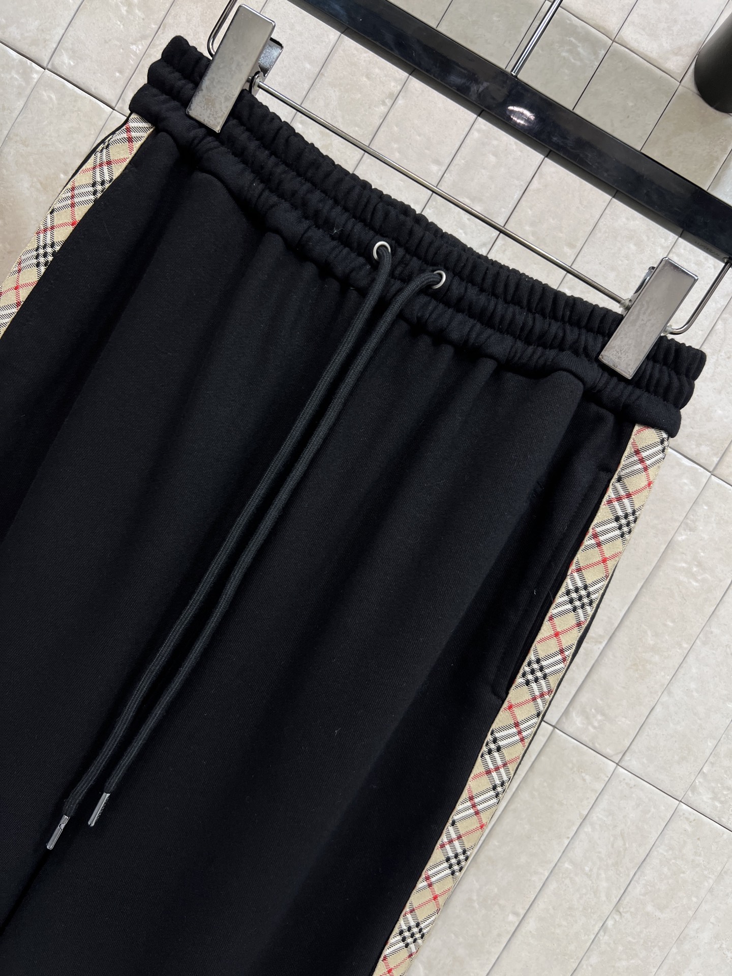 BUR家 25秋冬新款 格纹拼接休闲套装 连帽卫衣+高腰休闲裤 一套搭配上身帅气又时尚休闲 经典的版型百