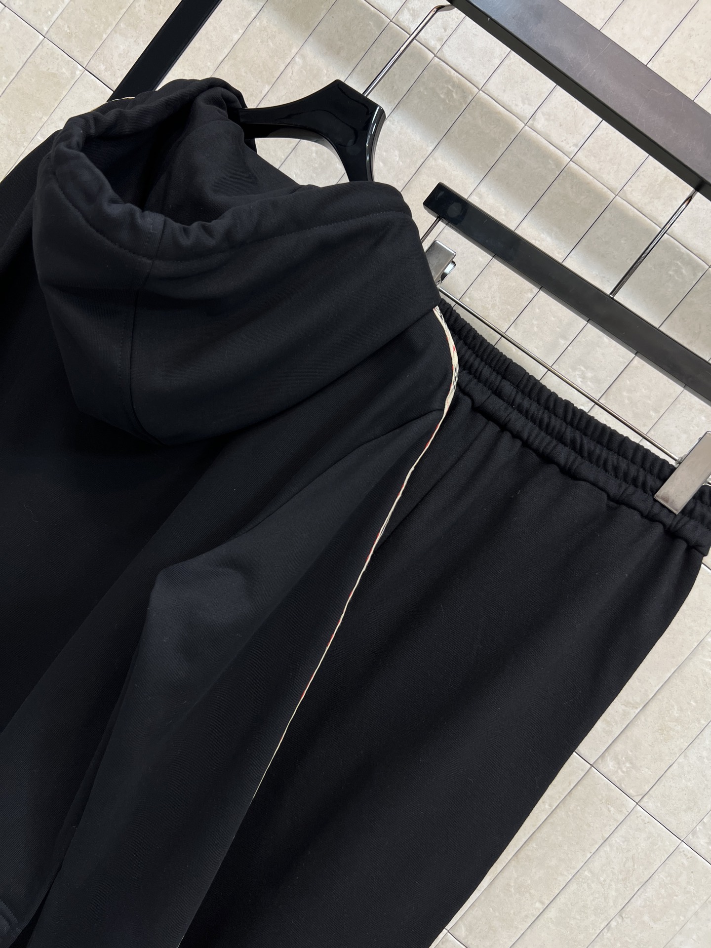 BUR家 25秋冬新款 格纹拼接休闲套装 连帽卫衣+高腰休闲裤 一套搭配上身帅气又时尚休闲 经典的版型百