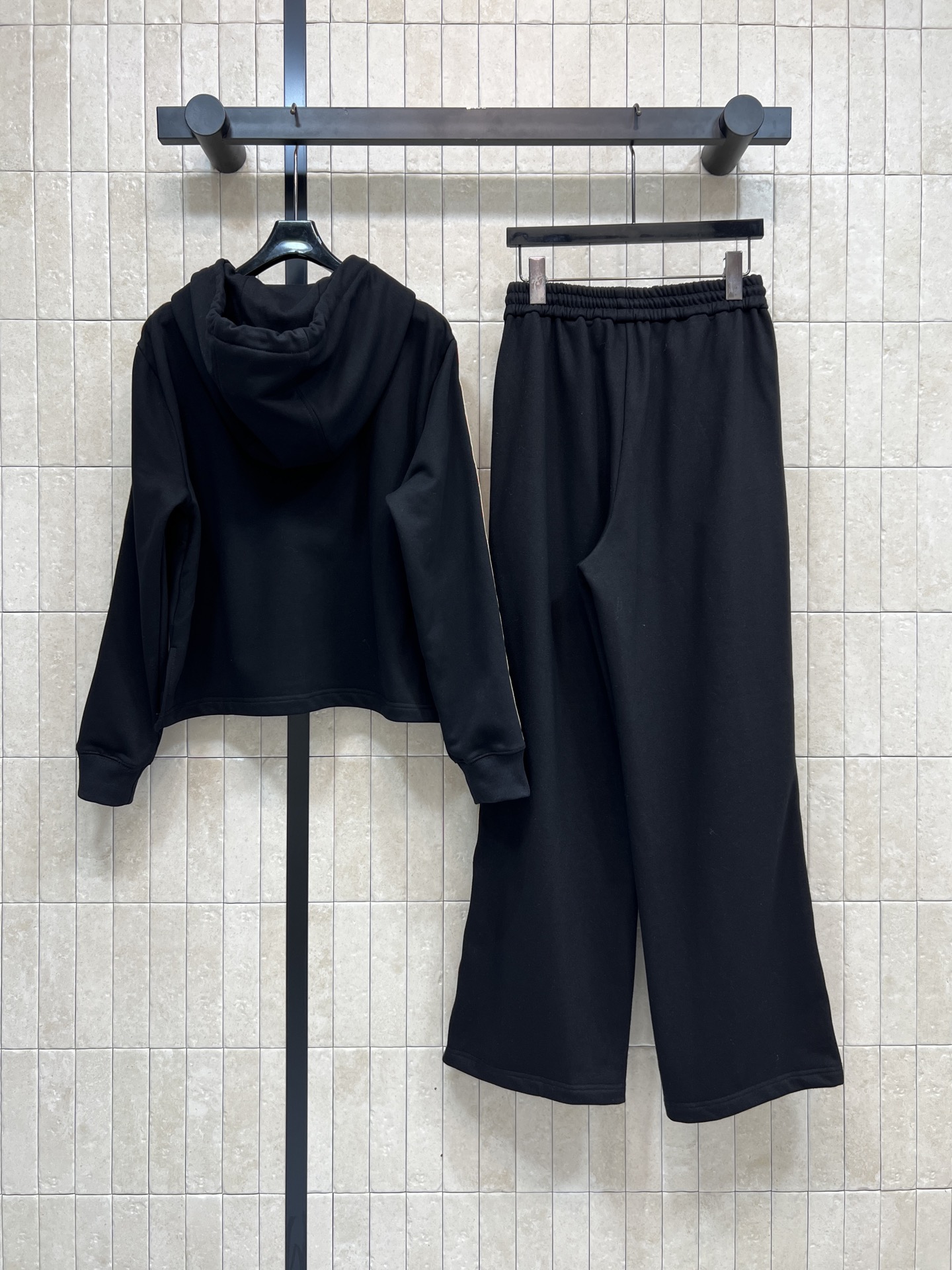 BUR家 25秋冬新款 格纹拼接休闲套装 连帽卫衣+高腰休闲裤 一套搭配上身帅气又时尚休闲 经典的版型百