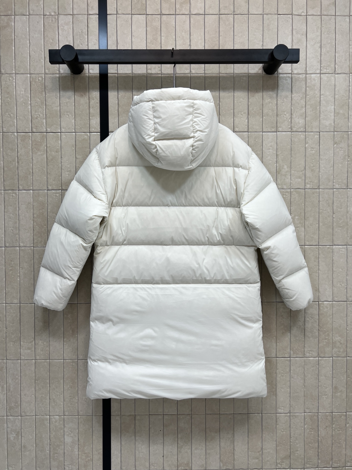 M家 25秋冬新款 连帽中长款羽绒服 宽松H版型显瘦显高随性搭配 国标90白鹅绒填充 保暖力满分！外层防