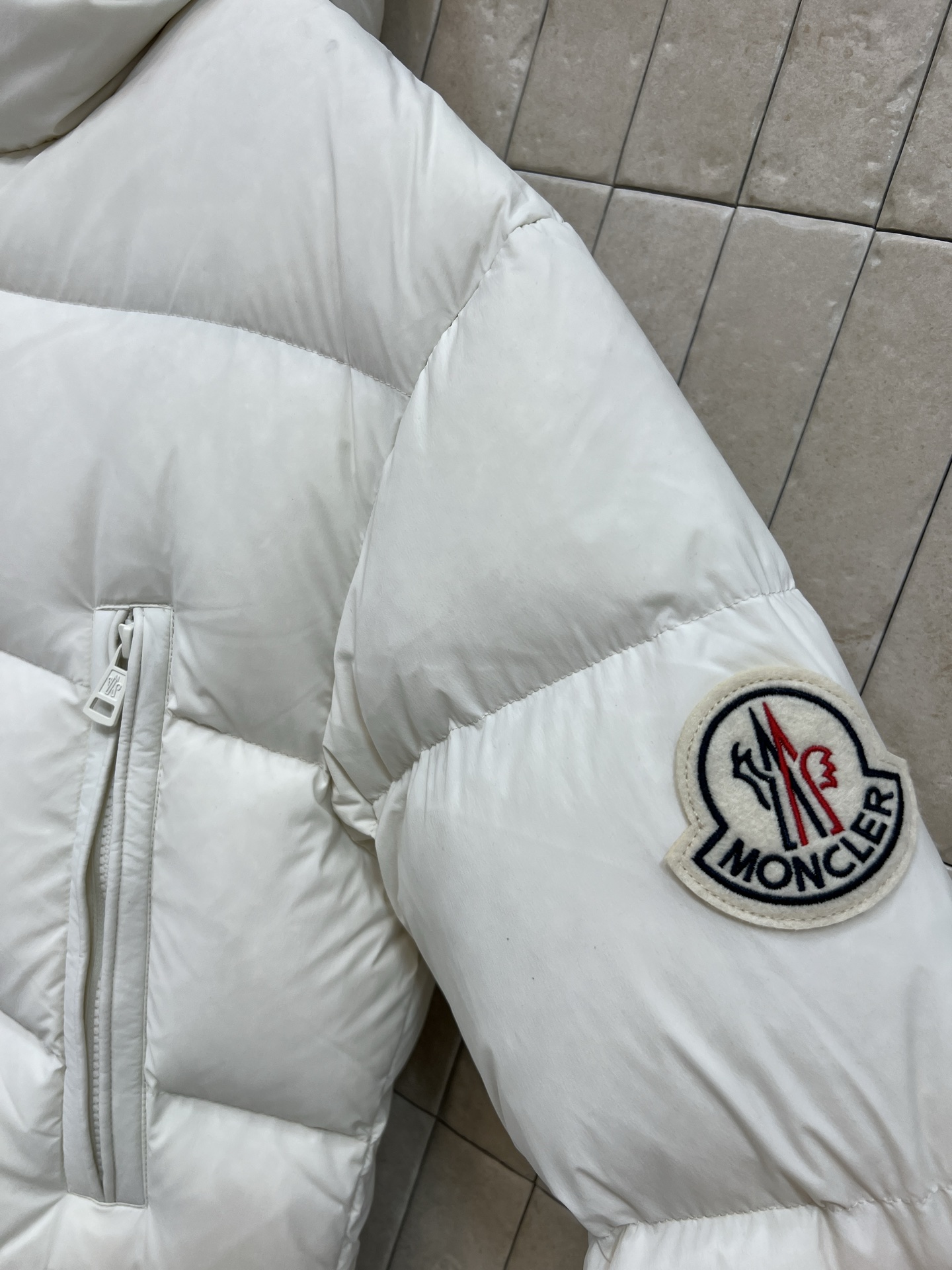 M家 25秋冬新款 连帽中长款羽绒服 宽松H版型显瘦显高随性搭配 国标90白鹅绒填充 保暖力满分！外层防