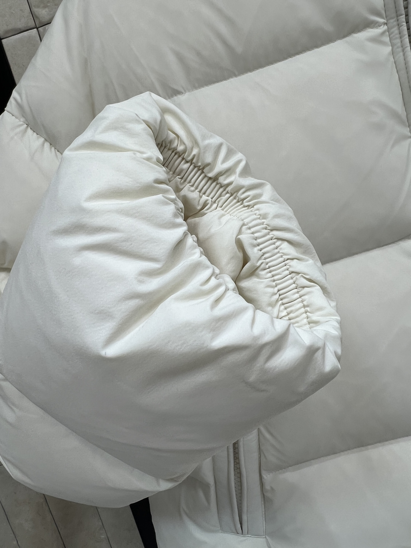 M家 25秋冬新款 连帽中长款羽绒服 宽松H版型显瘦显高随性搭配 国标90白鹅绒填充 保暖力满分！外层防