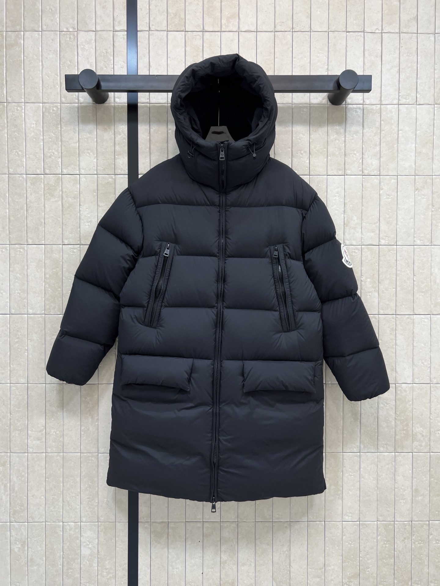 M家 25秋冬新款 连帽中长款羽绒服 宽松H版型显瘦显高随性搭配 国标90白鹅绒填充 保暖力满分！外层防