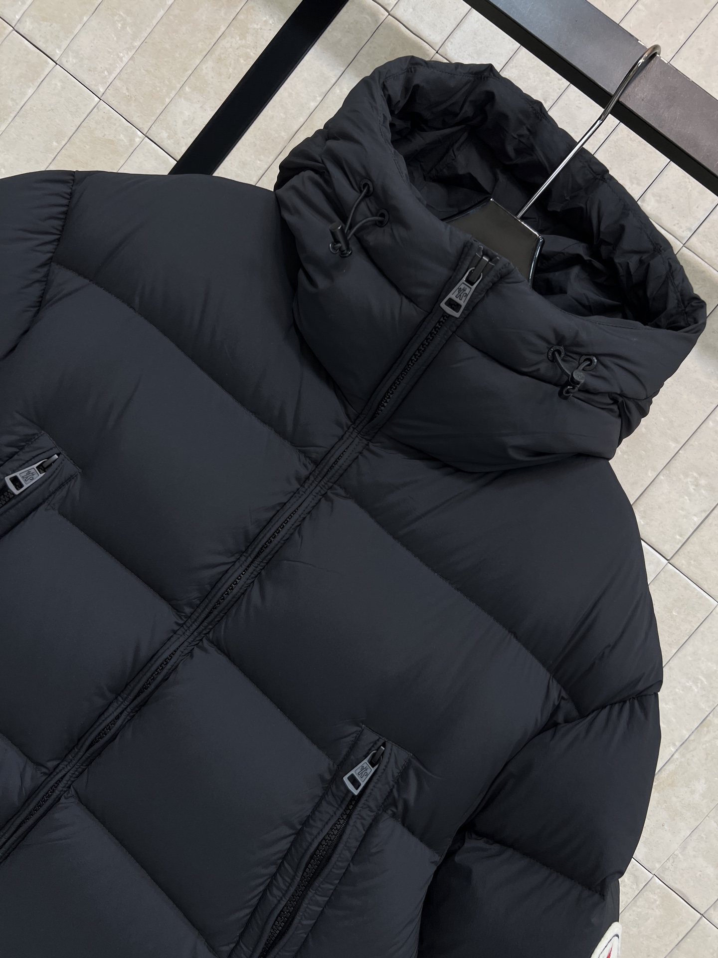 M家 25秋冬新款 连帽中长款羽绒服 宽松H版型显瘦显高随性搭配 国标90白鹅绒填充 保暖力满分！外层防