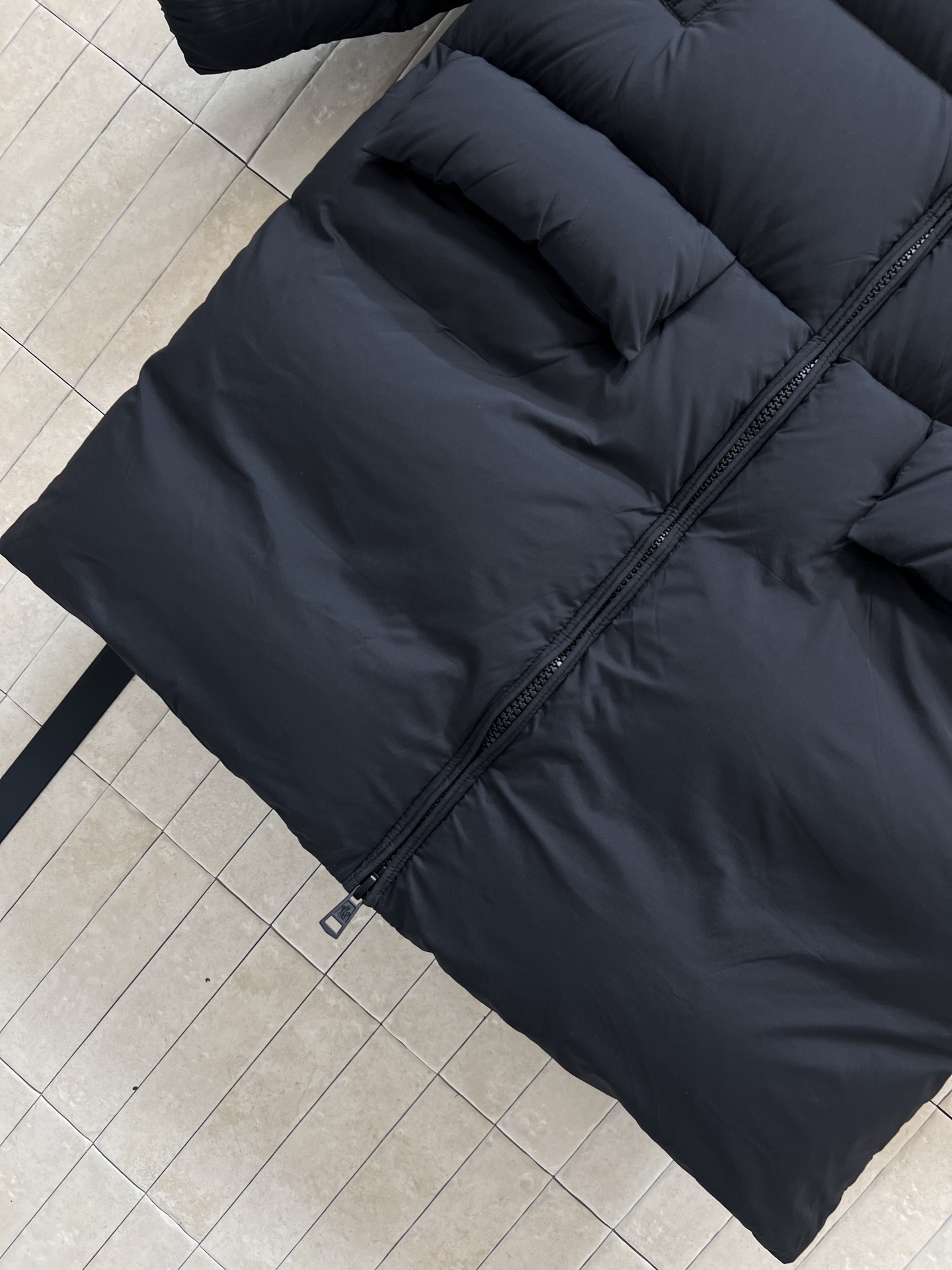 M家 25秋冬新款 连帽中长款羽绒服 宽松H版型显瘦显高随性搭配 国标90白鹅绒填充 保暖力满分！外层防