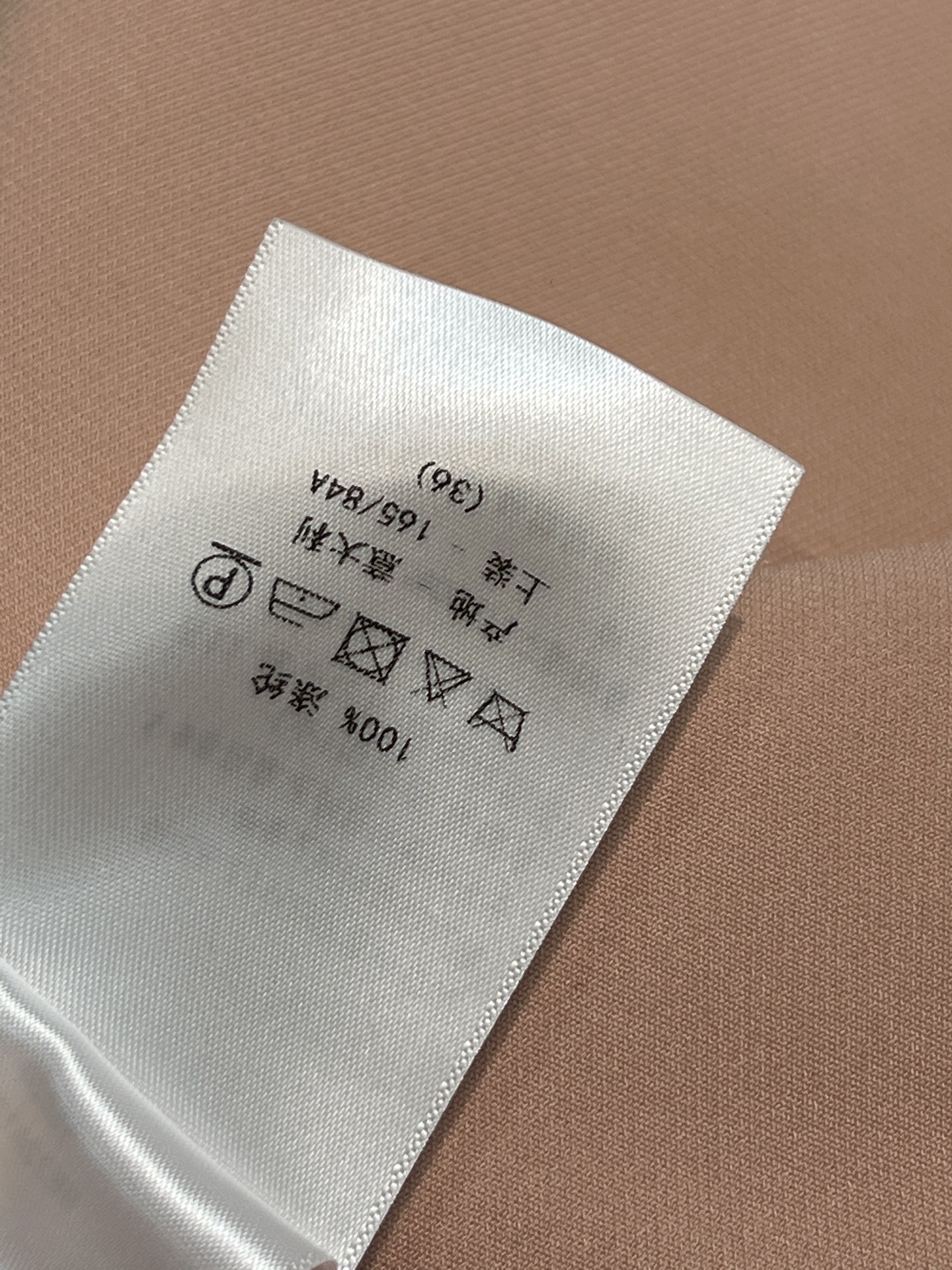 D家 26春夏新款 水粉色搭片西装短裤裙 经典CD珍珠扣搭片设计 高腰A字版型遮肉显瘦绝绝子 上身立马拖