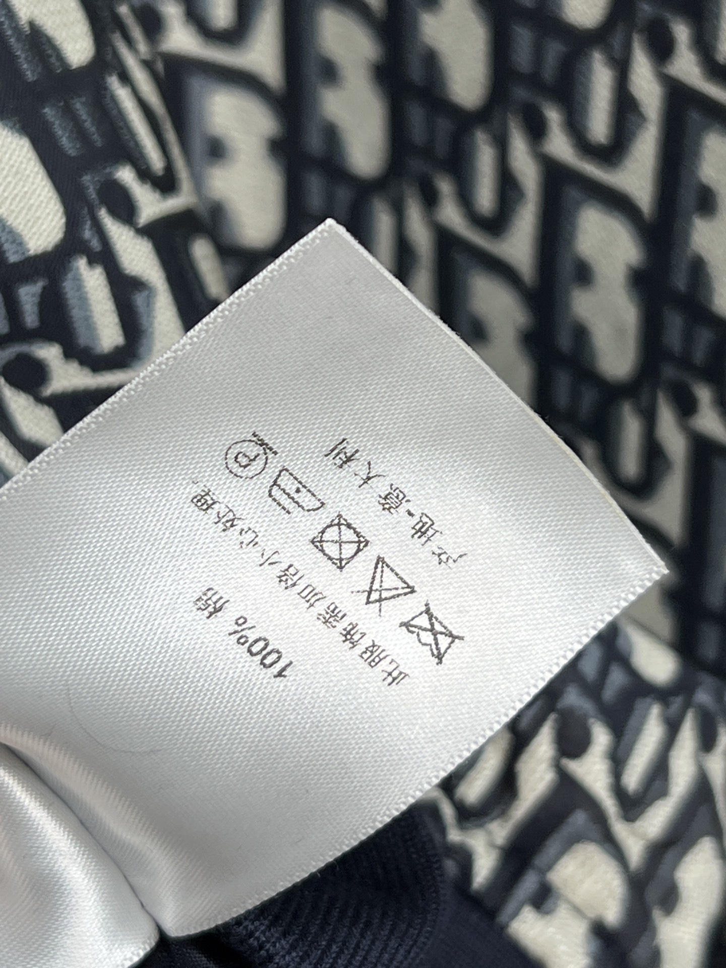 D家 25秋冬新款 老花飞行员夹克外套  满印D字母老花提花面料 复古又时髦 短款剪裁+罗纹饰边 细节满