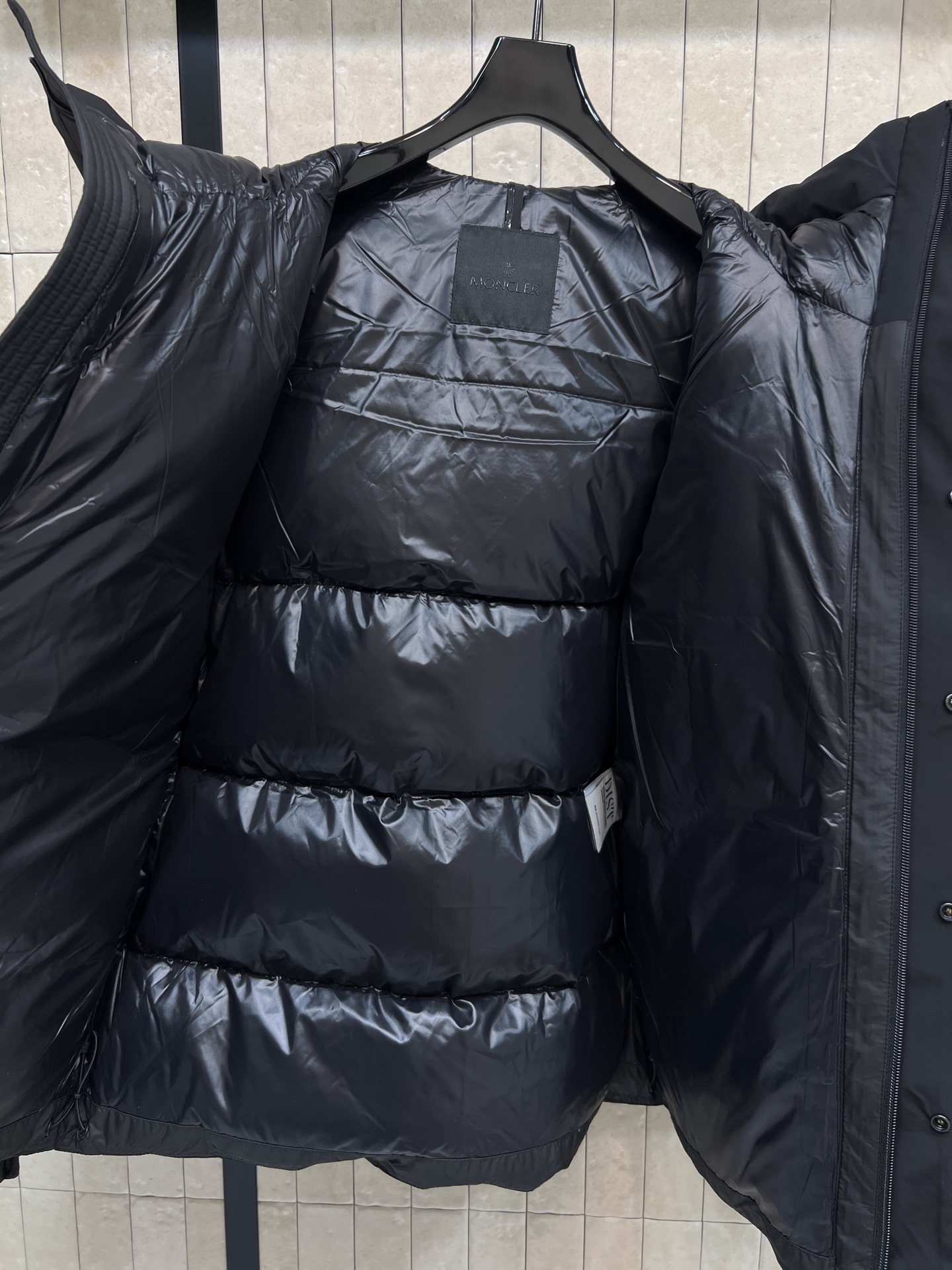 MO家 25秋冬新款 黑武士羽绒服 黑标系列  国标90白鸭绒填充 蓬松不臃肿 连帽+拉链口袋+可调节袖