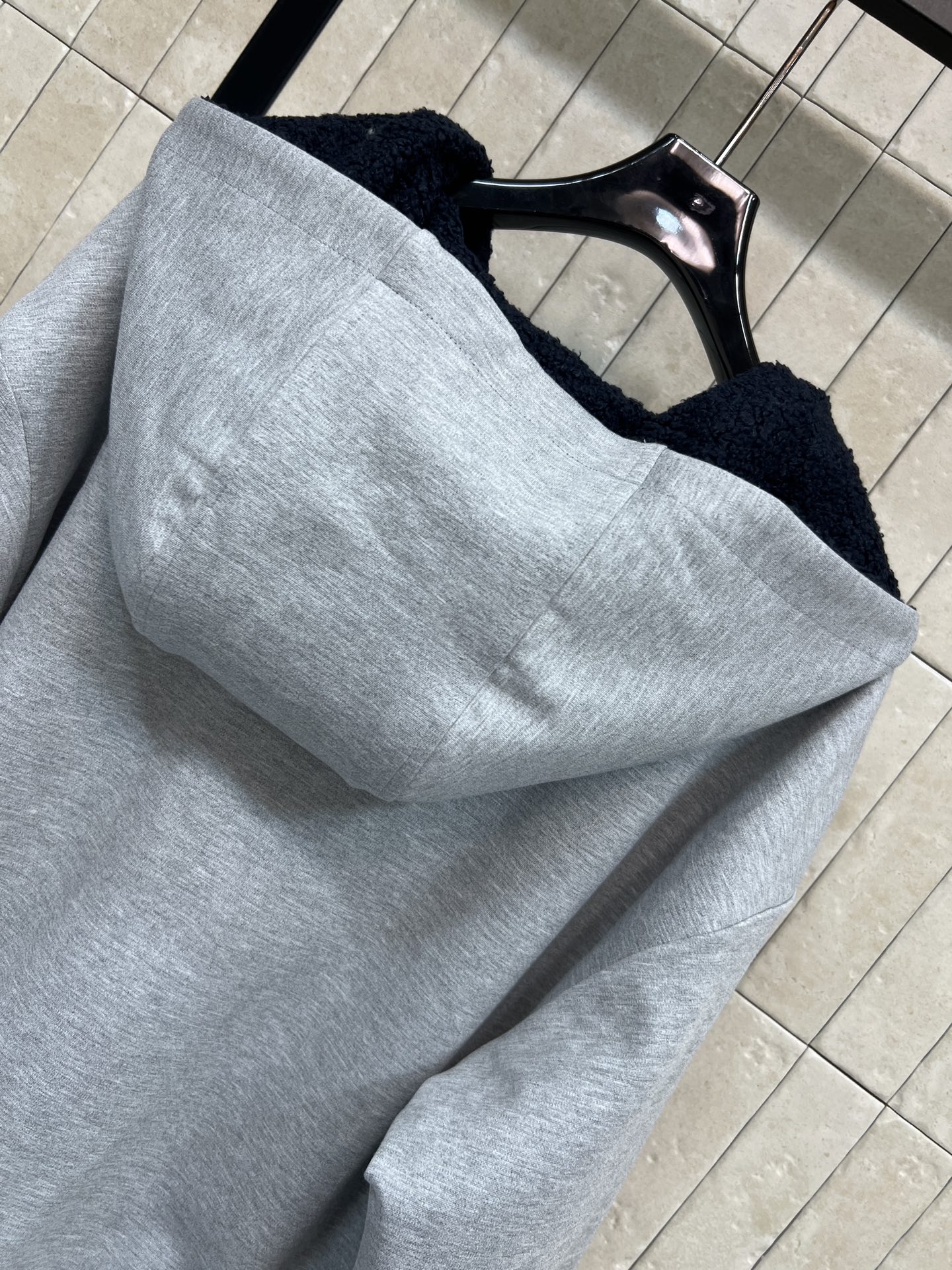 MIU家 25秋冬新款 深蓝色羊羔绒双面穿连帽外套 一面深蓝色 羊羔毛 一面浅灰卫衣面料 柔软又保暖 冬