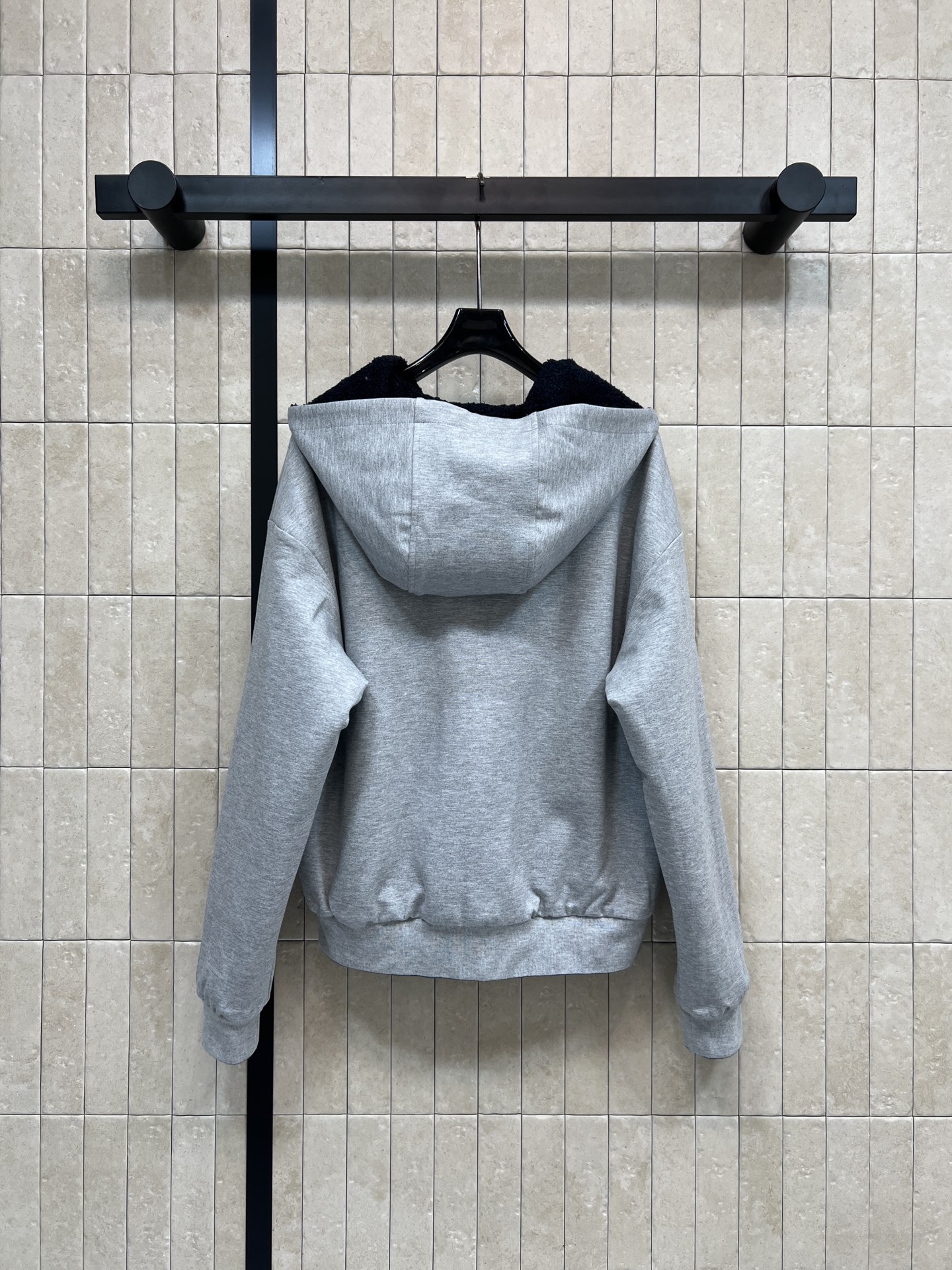 MIU家 25秋冬新款 深蓝色羊羔绒双面穿连帽外套 一面深蓝色 羊羔毛 一面浅灰卫衣面料 柔软又保暖 冬