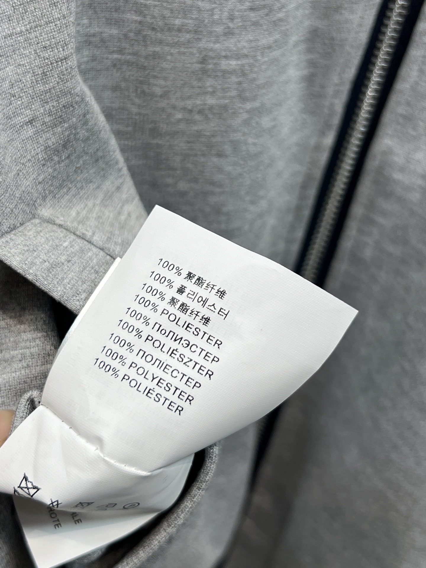 MIU家 25秋冬新款 深蓝色羊羔绒双面穿连帽外套 一面深蓝色 羊羔毛 一面浅灰卫衣面料 柔软又保暖 冬