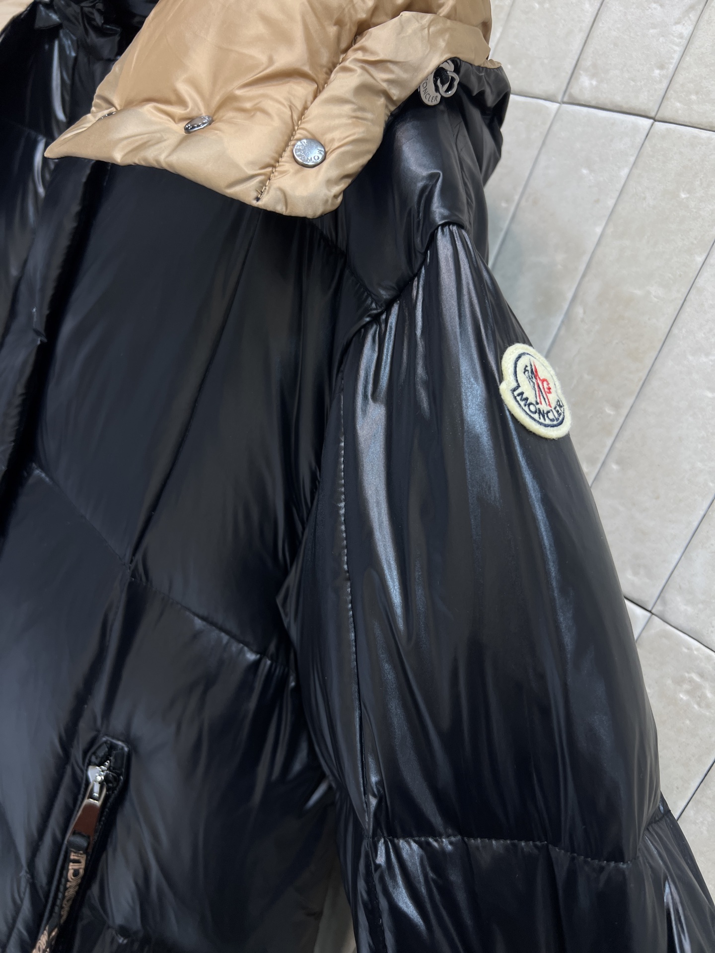 MO家 25秋冬新款 连帽长款羽绒服 经典百搭款 黑金配色尼龙面料 国标90白鸭绒 填充 保暖力超强直筒