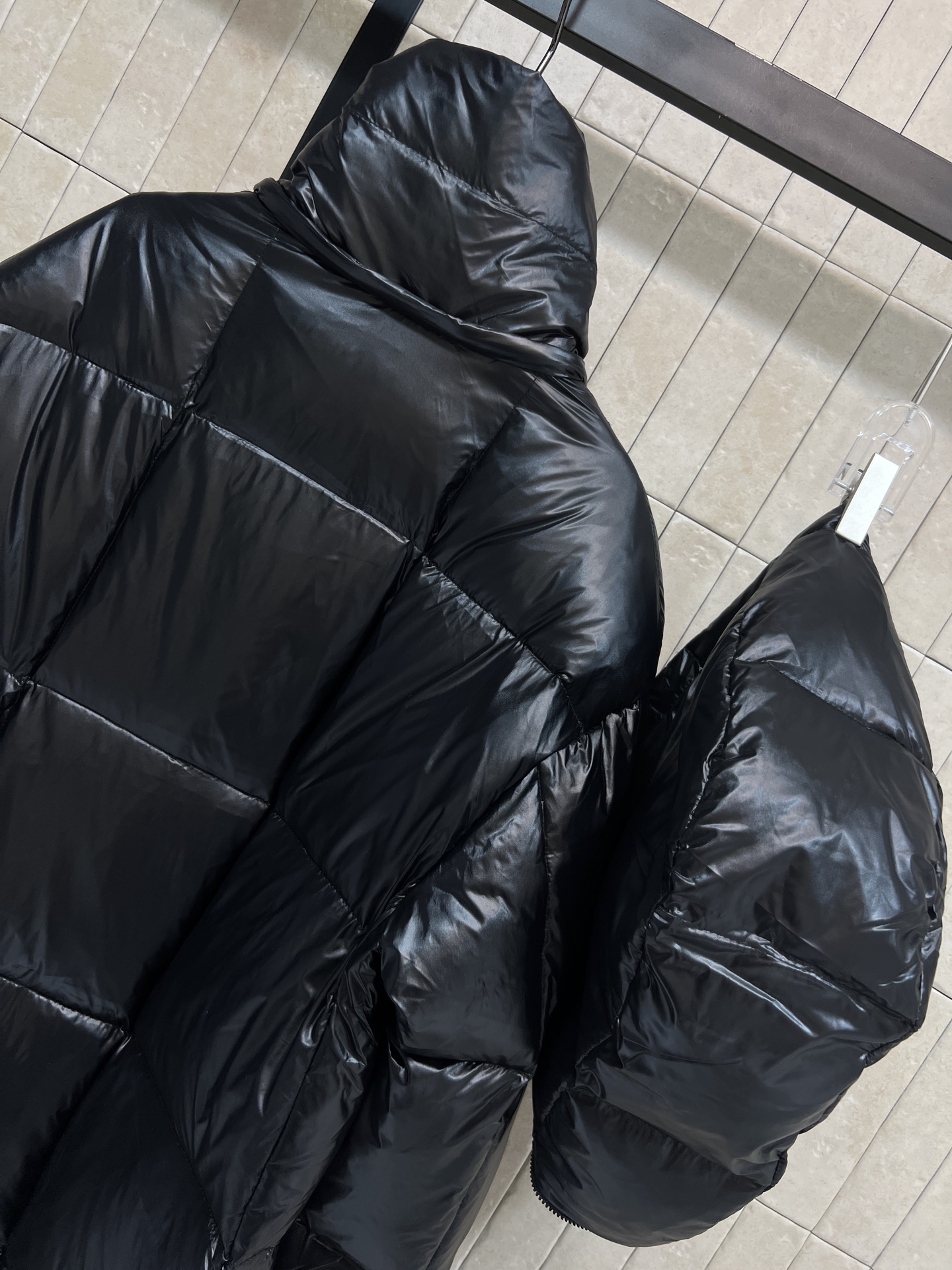 MO家 25秋冬新款 连帽长款羽绒服 经典百搭款 黑金配色尼龙面料 国标90白鸭绒 填充 保暖力超强直筒