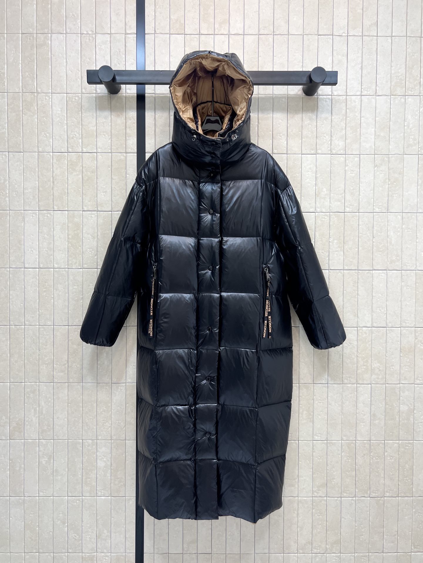 MO家 25秋冬新款 连帽长款羽绒服 经典百搭款 黑金配色尼龙面料 国标90白鸭绒 填充 保暖力超强直筒