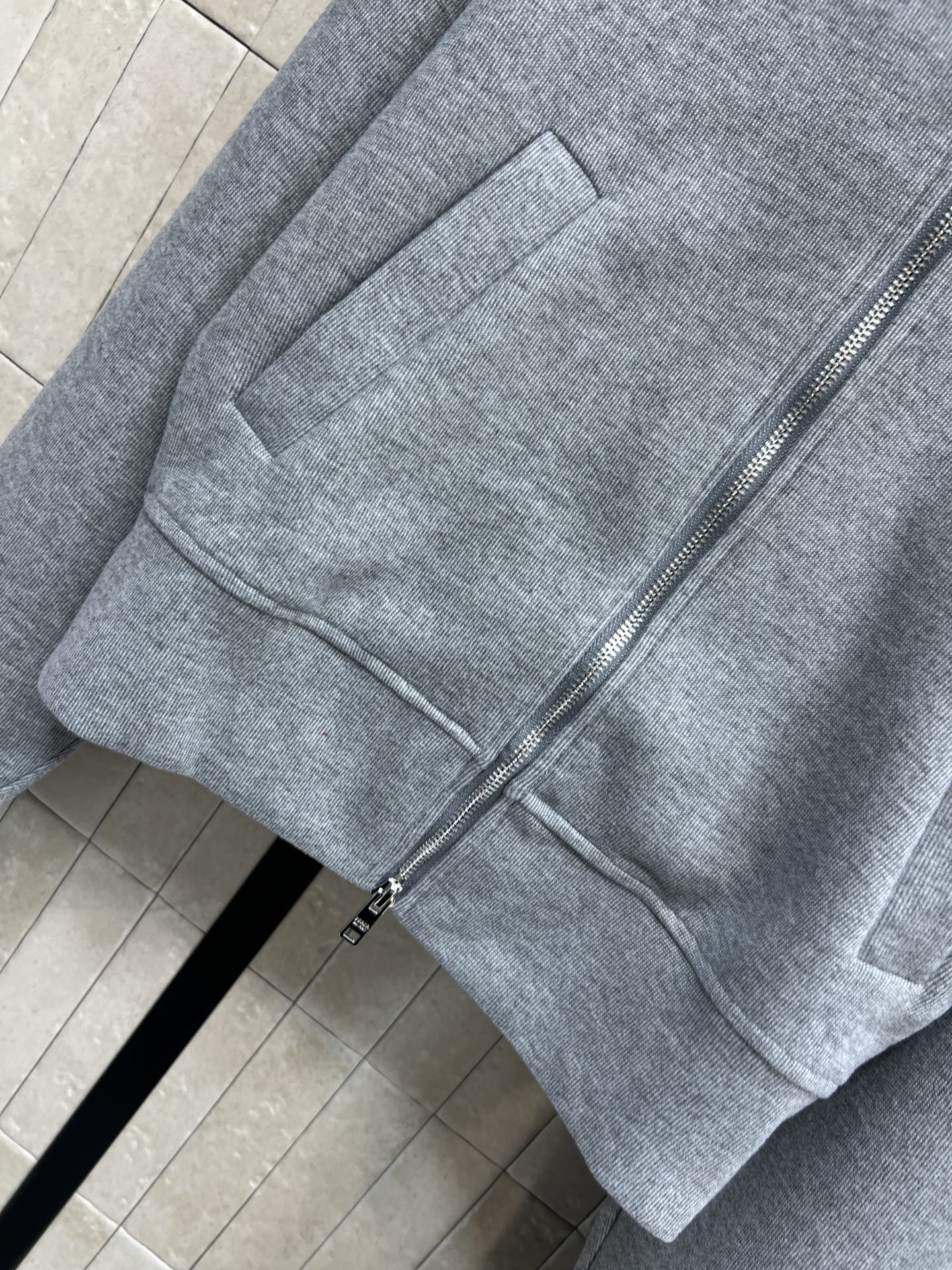 PD家 25秋冬新款 三角标休闲运动套装 连帽短款外套+微喇叭裤 一套搭配日常出行很方便血 裤子高腰抽绳