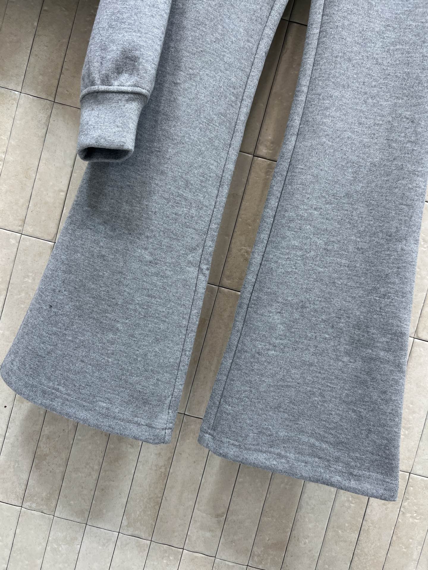 PD家 25秋冬新款 三角标休闲运动套装 连帽短款外套+微喇叭裤 一套搭配日常出行很方便血 裤子高腰抽绳