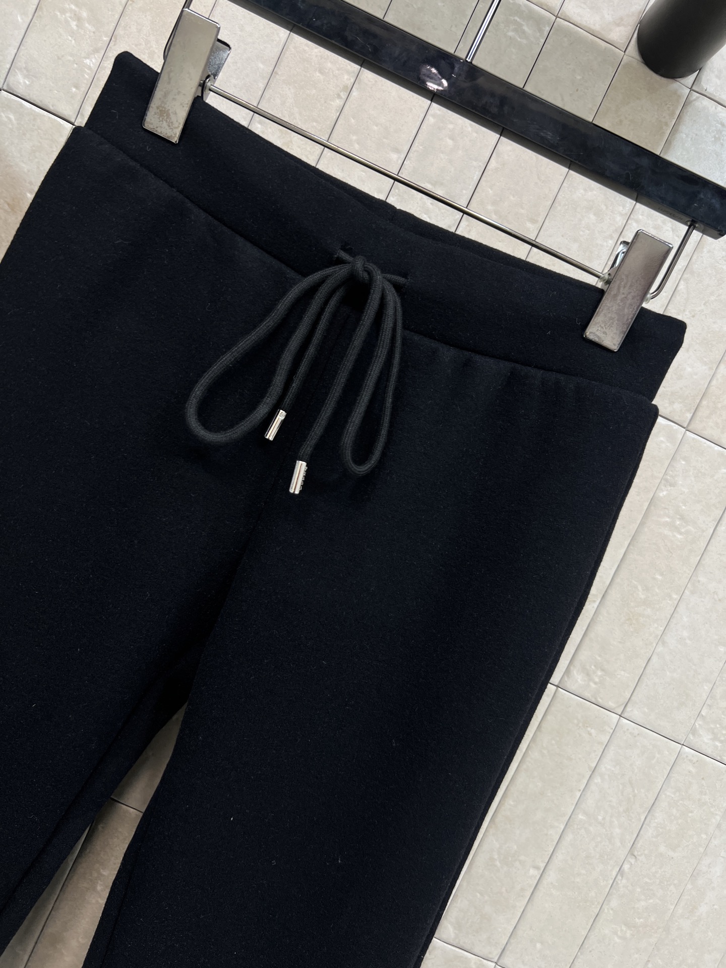 PD家 25秋冬新款 三角标休闲运动套装 连帽短款外套+微喇叭裤 一套搭配日常出行很方便血 裤子高腰抽绳