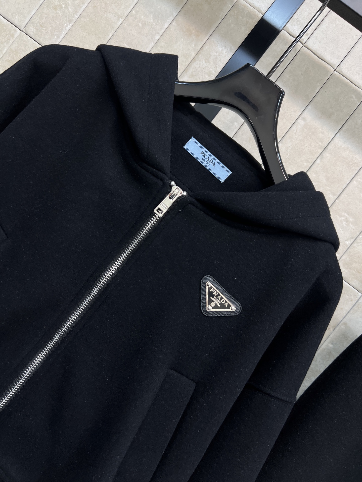 PD家 25秋冬新款 三角标休闲运动套装 连帽短款外套+微喇叭裤 一套搭配日常出行很方便血 裤子高腰抽绳