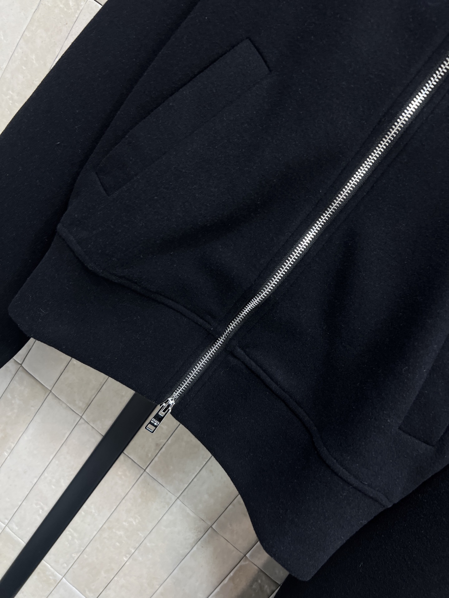 PD家 25秋冬新款 三角标休闲运动套装 连帽短款外套+微喇叭裤 一套搭配日常出行很方便血 裤子高腰抽绳