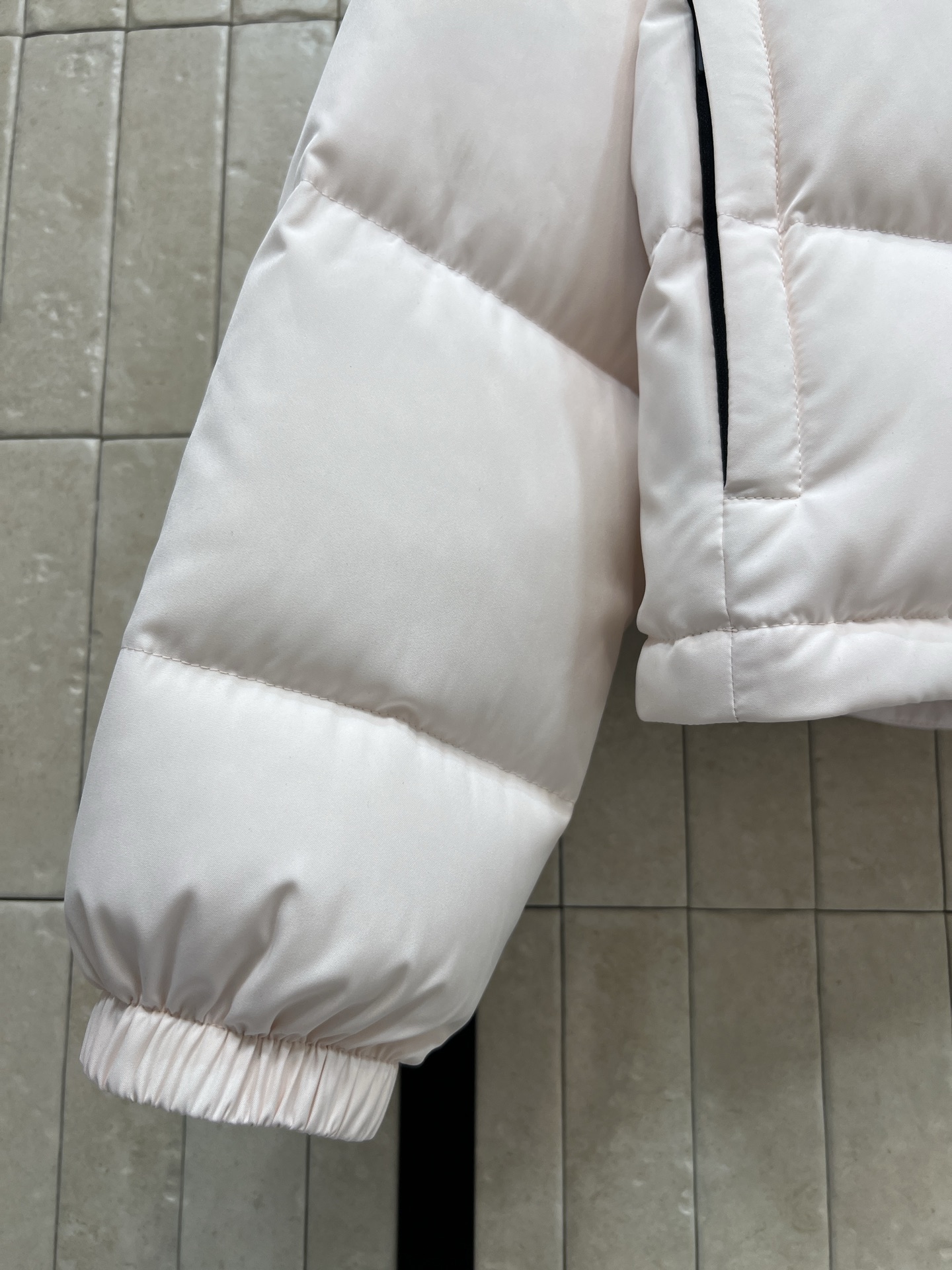 BUR家 25秋冬新款 立领连帽短款羽绒服 可隐藏连帽设计 非常经典又实穿的款 小立领短款夹克版型 上身