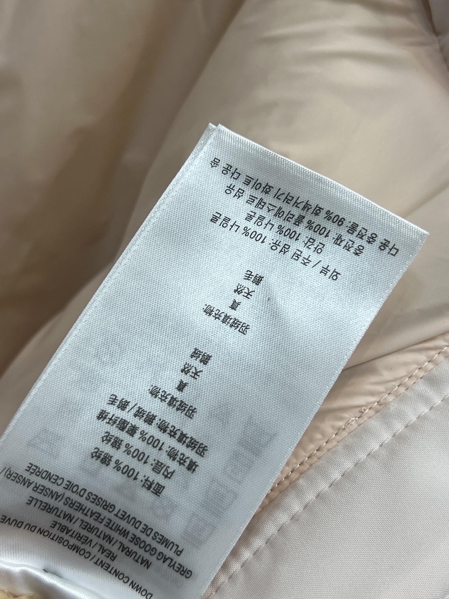 BUR家 25秋冬新款 立领连帽短款羽绒服 可隐藏连帽设计 非常经典又实穿的款 小立领短款夹克版型 上身