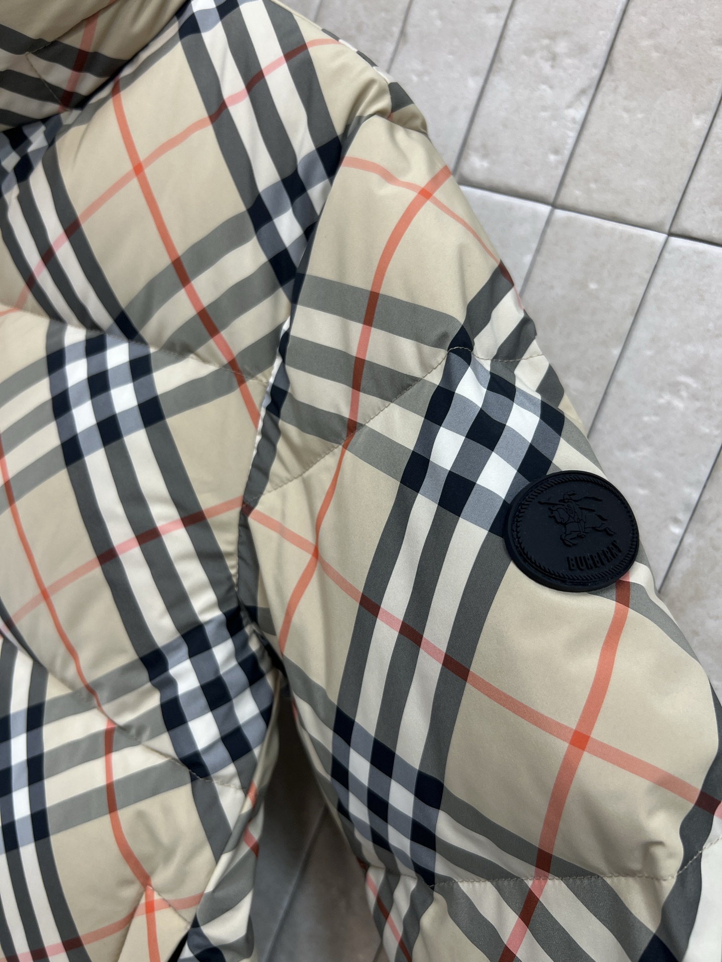 BUR家 25秋冬新款 立领连帽短款羽绒服 可隐藏连帽设计 非常经典又实穿的款 小立领短款夹克版型 上身