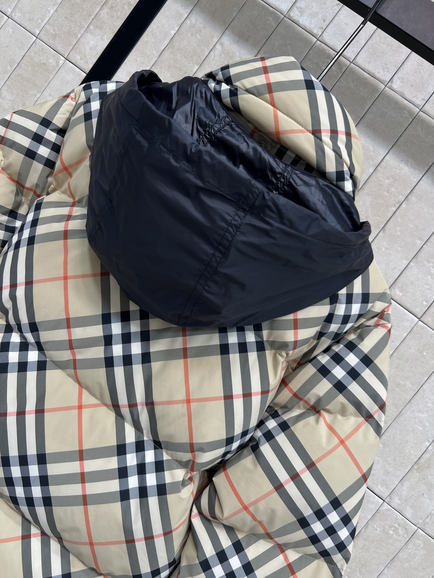 BUR家 25秋冬新款 立领连帽短款羽绒服 可隐藏连帽设计 非常经典又实穿的款 小立领短款夹克版型 上身