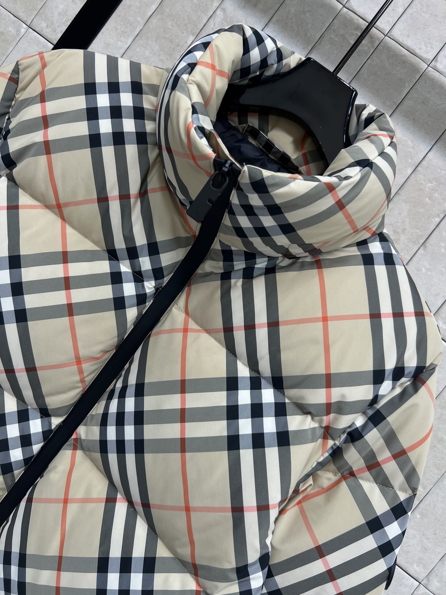 BUR家 25秋冬新款 立领连帽短款羽绒服 可隐藏连帽设计 非常经典又实穿的款 小立领短款夹克版型 上身