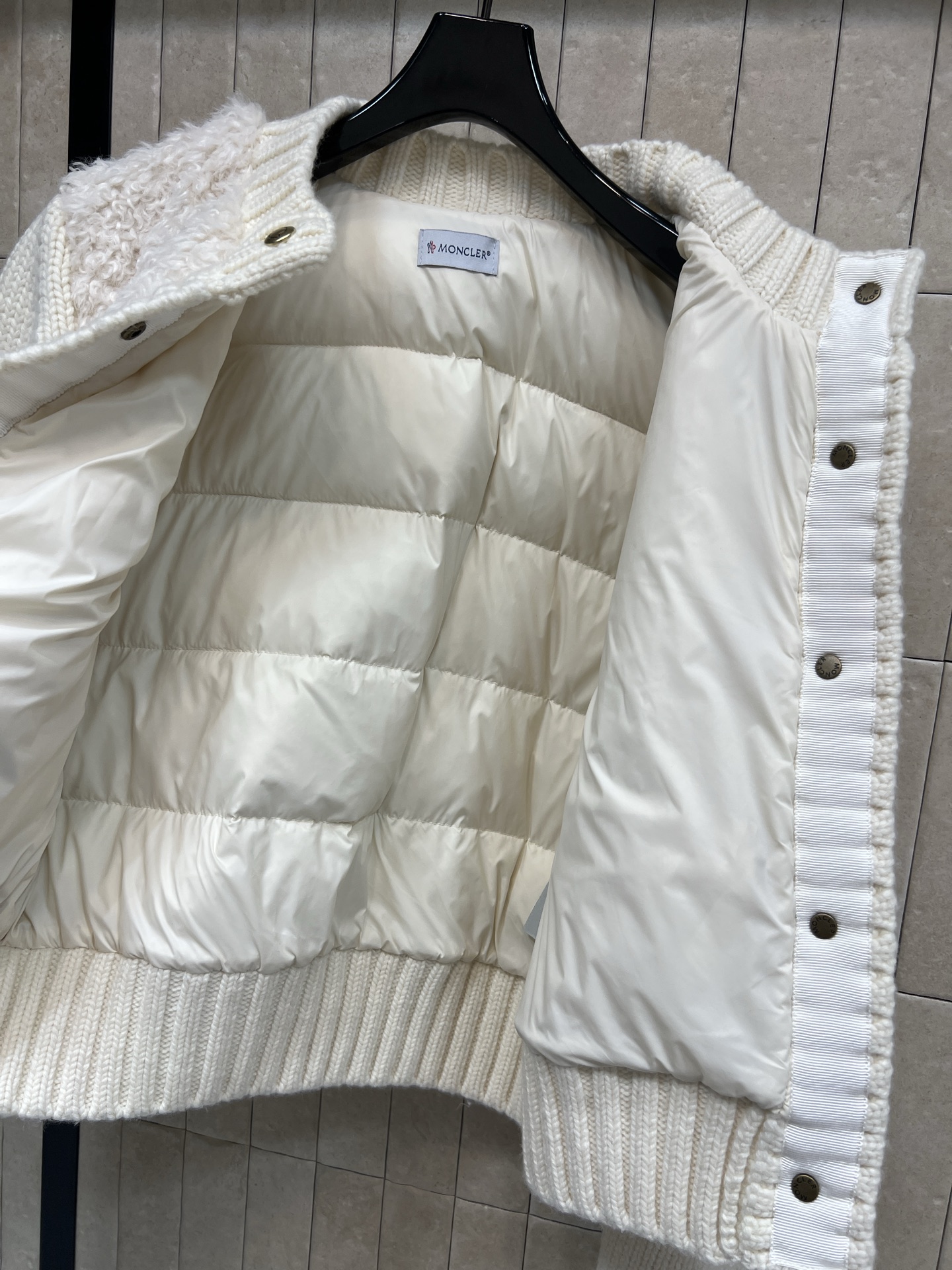 MO家 25秋冬新款 羊羔毛拼接针织羽绒服 经典圆领按扣羊毛针织拼接羊羔毛羽绒 原版定制国标90鹅绒填充