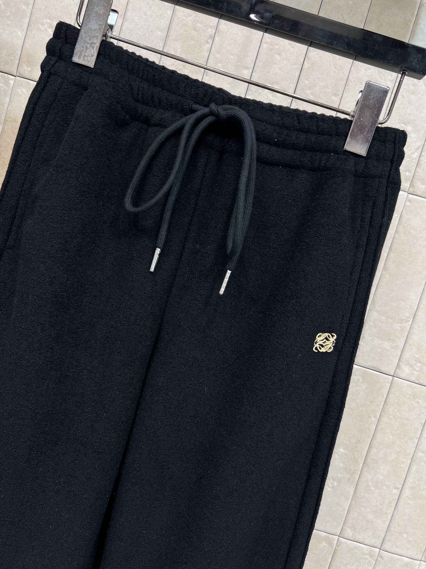 LW家 25秋冬新款 羊毛阔腿休闲裤 采用高品质羊毛面料柔软又保暖 秋冬穿超舒服！宽松直筒设计 裤腿宽松