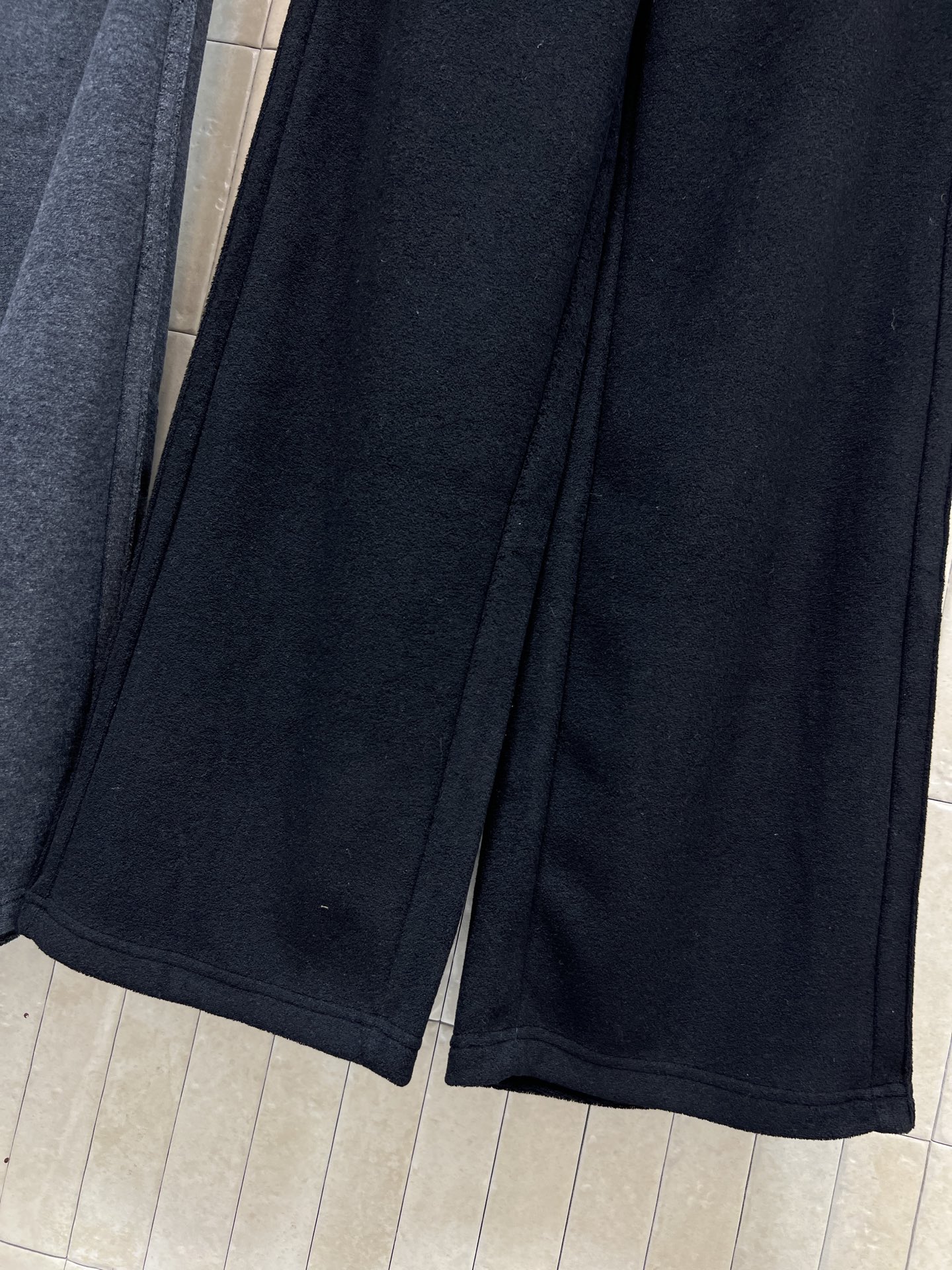 LW家 25秋冬新款 羊毛阔腿休闲裤 采用高品质羊毛面料柔软又保暖 秋冬穿超舒服！宽松直筒设计 裤腿宽松