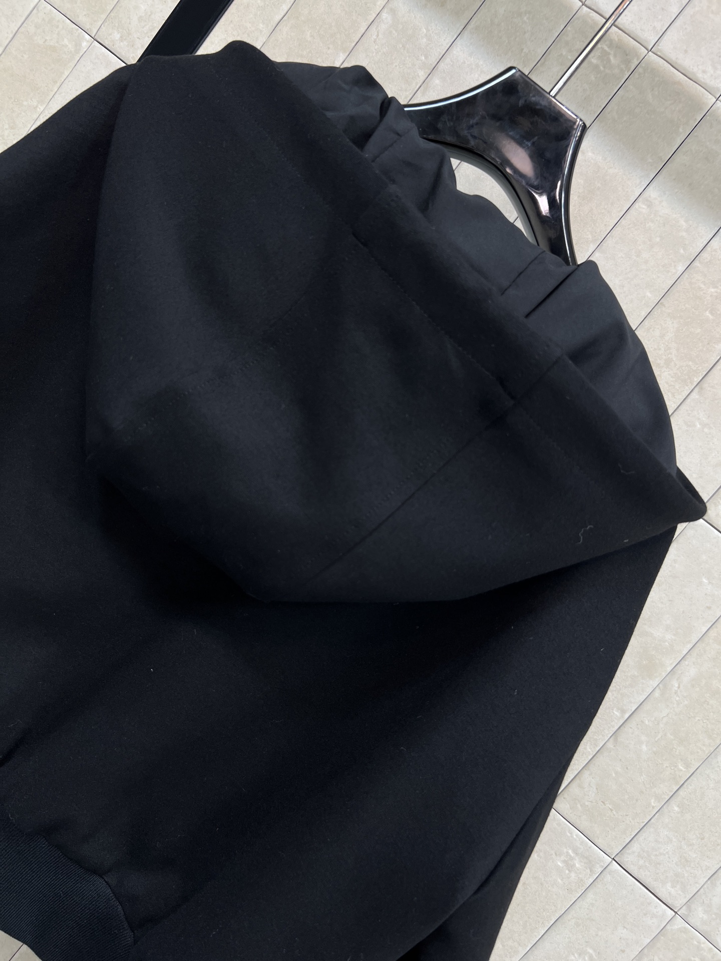 PD家 25秋冬新款 连帽拉链短款外套 元气满满 青春洋气活力范 胸前三角金属徽标超有辨识度 连帽宽松短