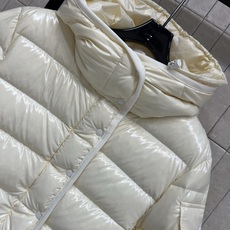 MO家 25秋冬新款 小蛮腰连帽羽绒服 显瘦显高绝绝子 连帽收腰版型 标志性收腰设计 分割身材比例保暖实 MO家 25秋冬新款 小蛮腰连帽羽绒服 显瘦显高绝绝子 连帽收腰版型 标志性收腰设计 分割身材比例保暖实