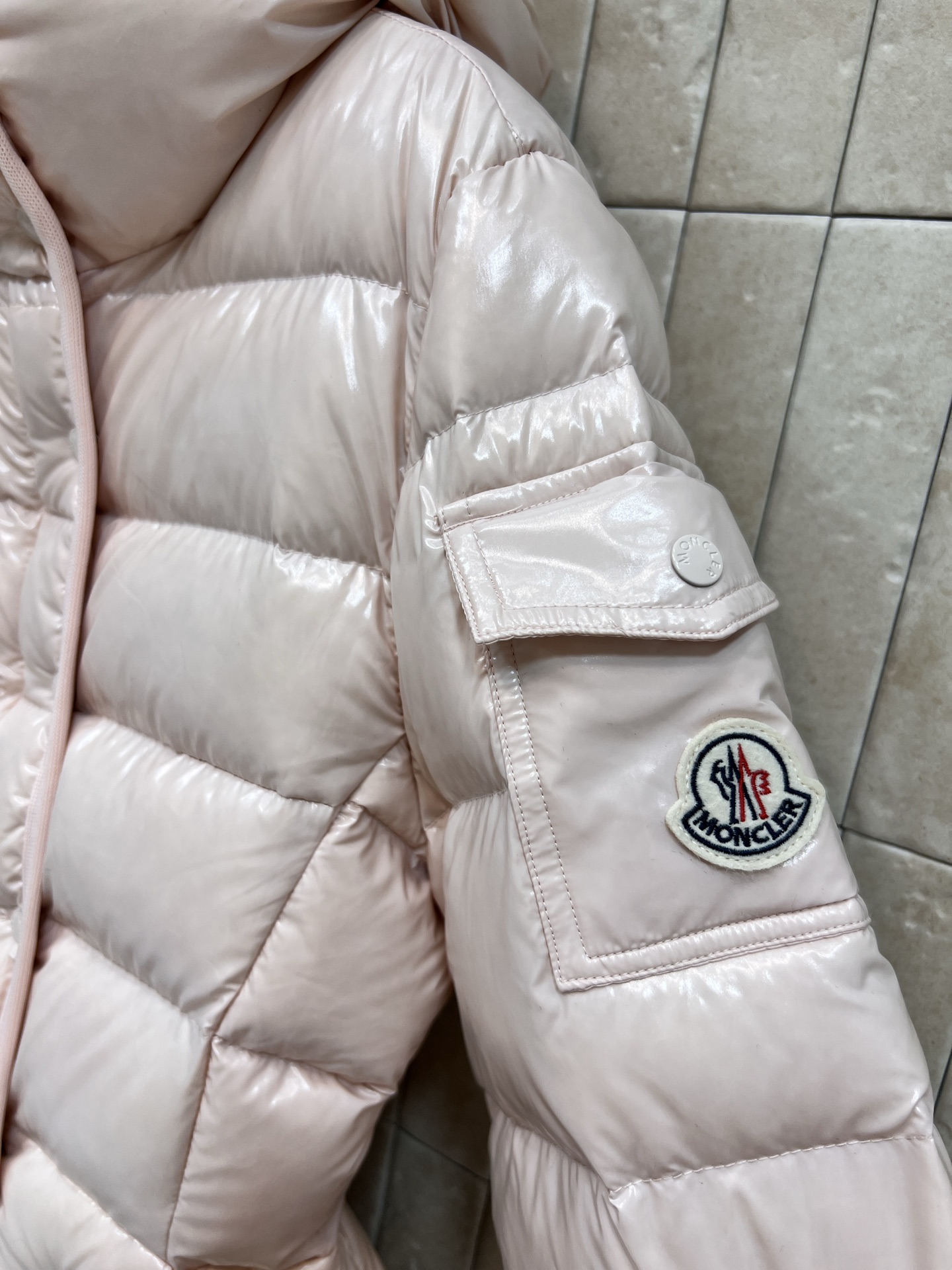 MO家 25秋冬新款 小蛮腰连帽羽绒服 显瘦显高绝绝子 连帽收腰版型 标志性收腰设计 分割身材比例保暖实