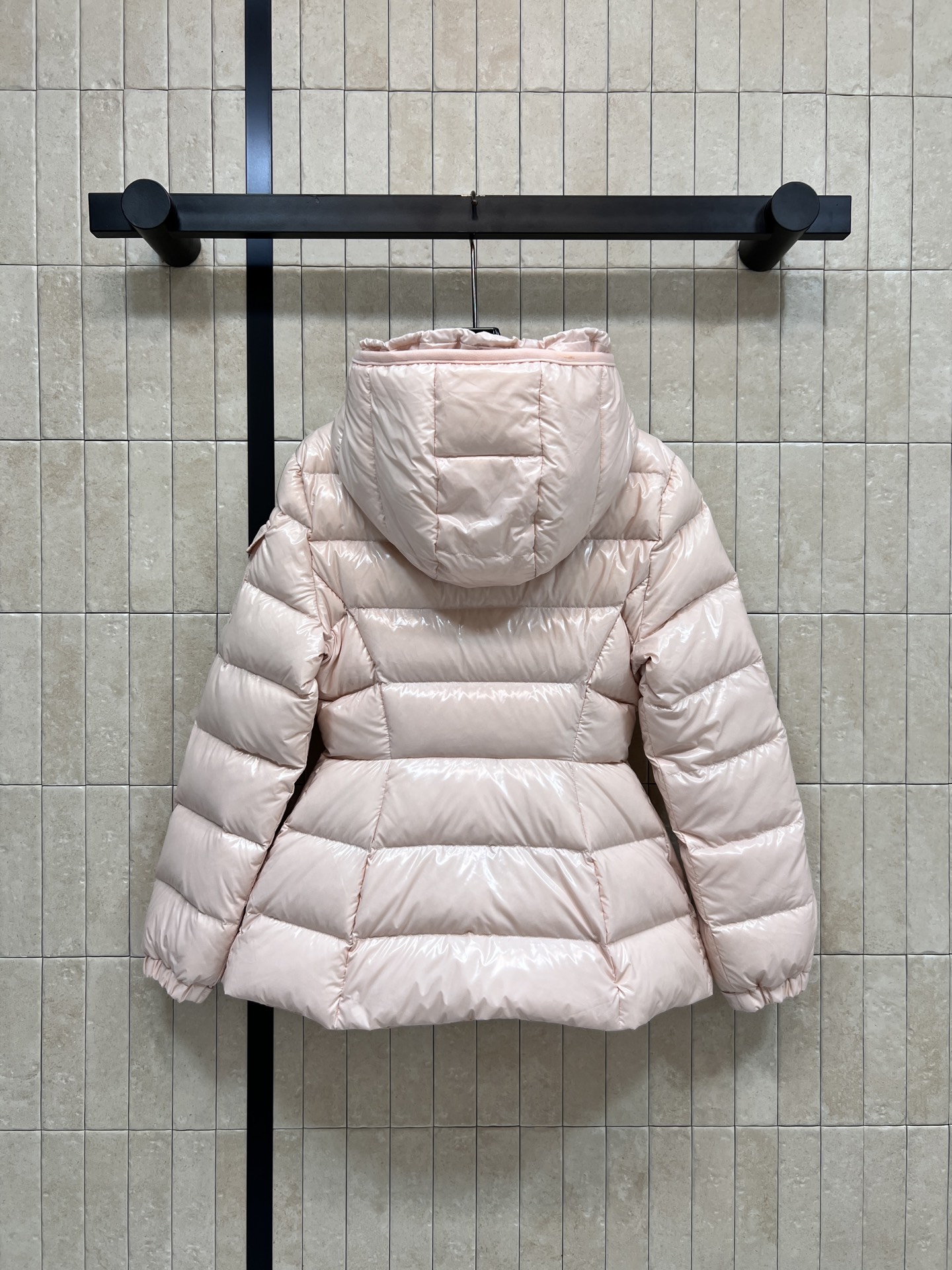 MO家 25秋冬新款 小蛮腰连帽羽绒服 显瘦显高绝绝子 连帽收腰版型 标志性收腰设计 分割身材比例保暖实